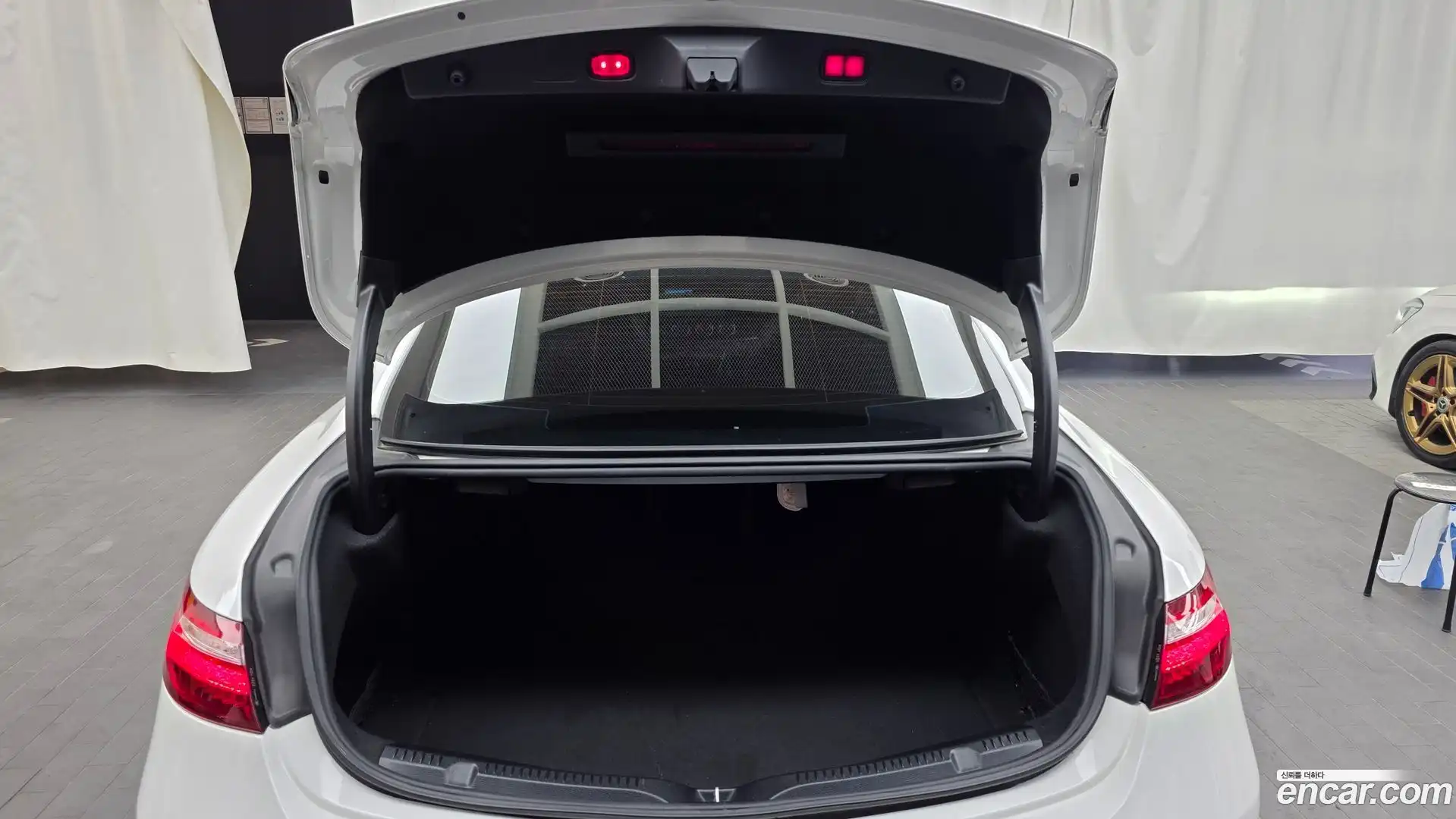 E-Class Mercedes-Benz 2018.10-OPTION-024