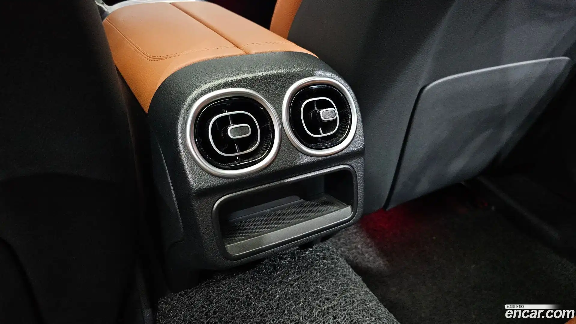 C-Class Mercedes-Benz 2023.0-OPTION-049