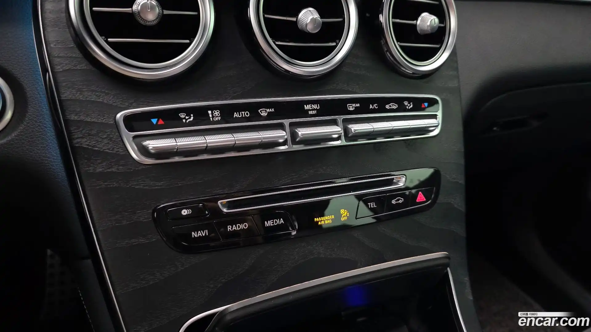 GLC-Class Mercedes-Benz 2017.4-OPTION-021