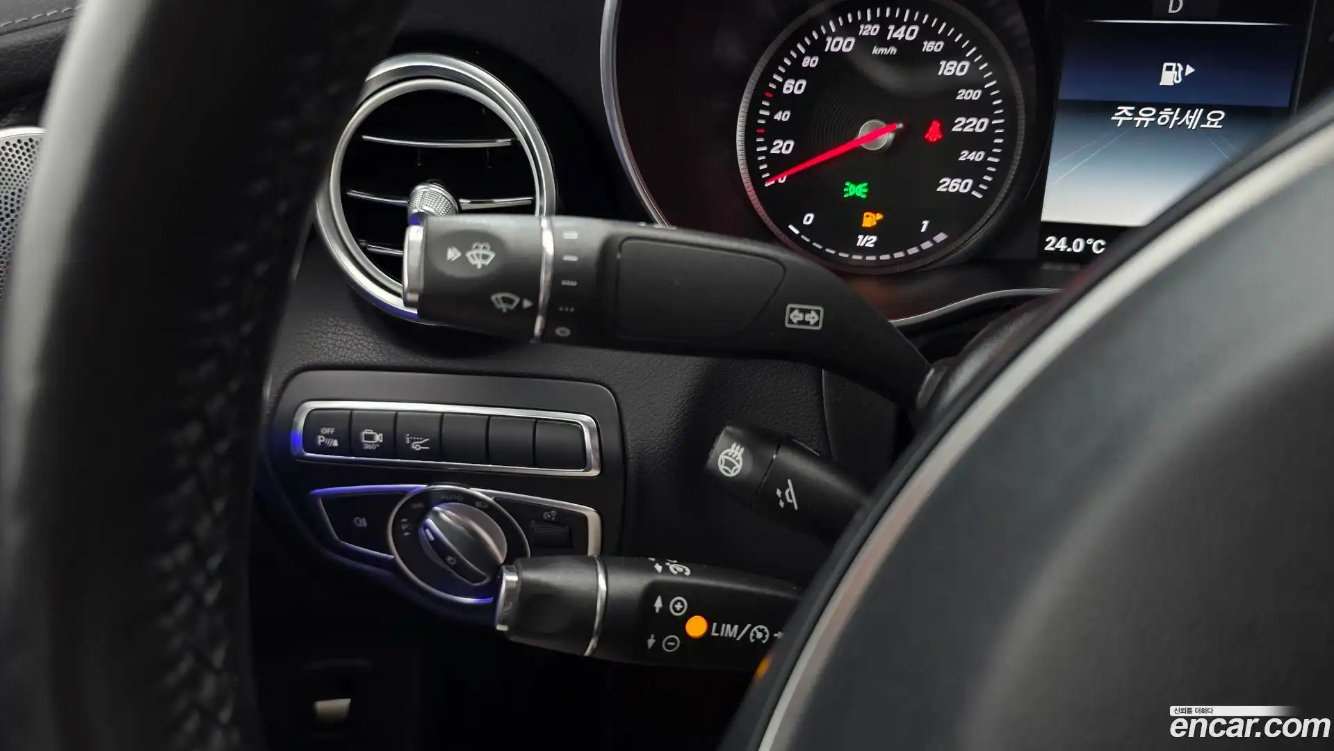GLC-Class Mercedes-Benz 2017.4-OPTION-023