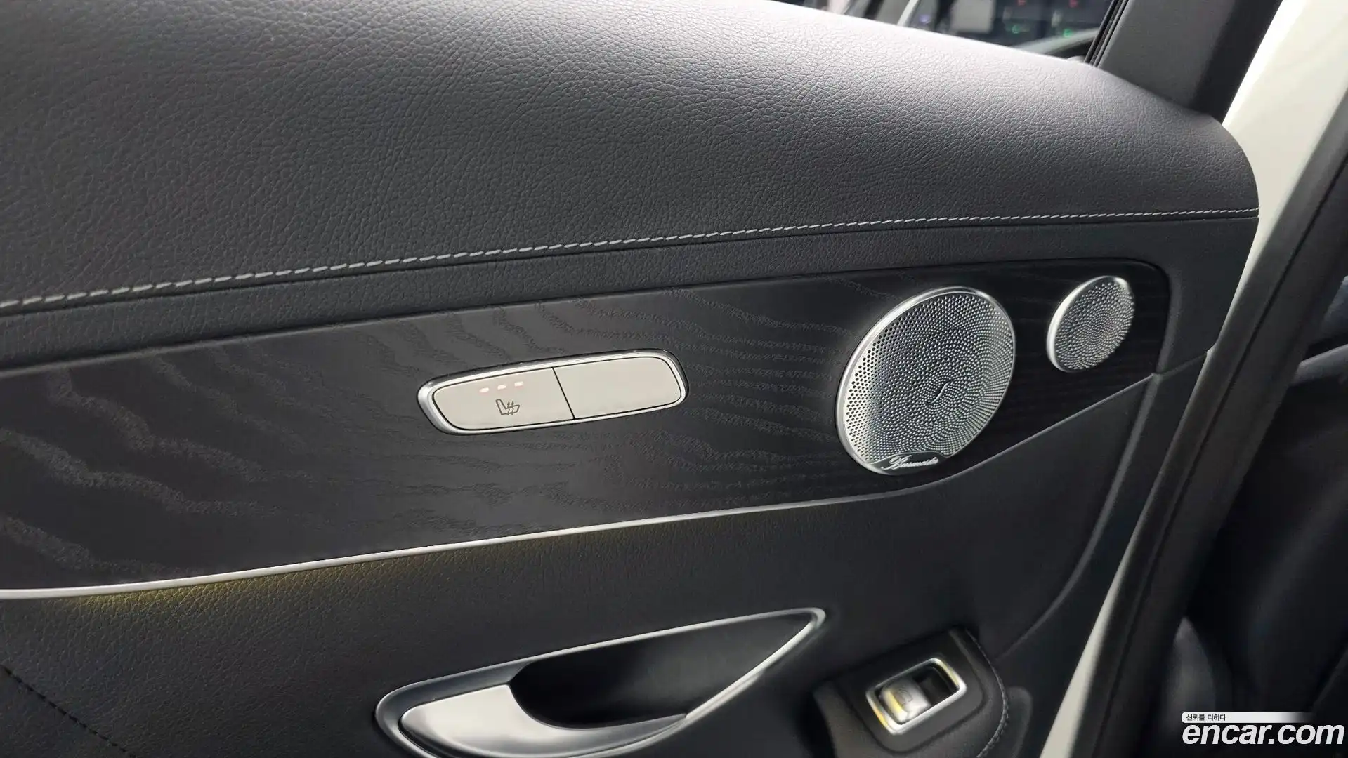 GLC-Class Mercedes-Benz 2017.4-OPTION-041
