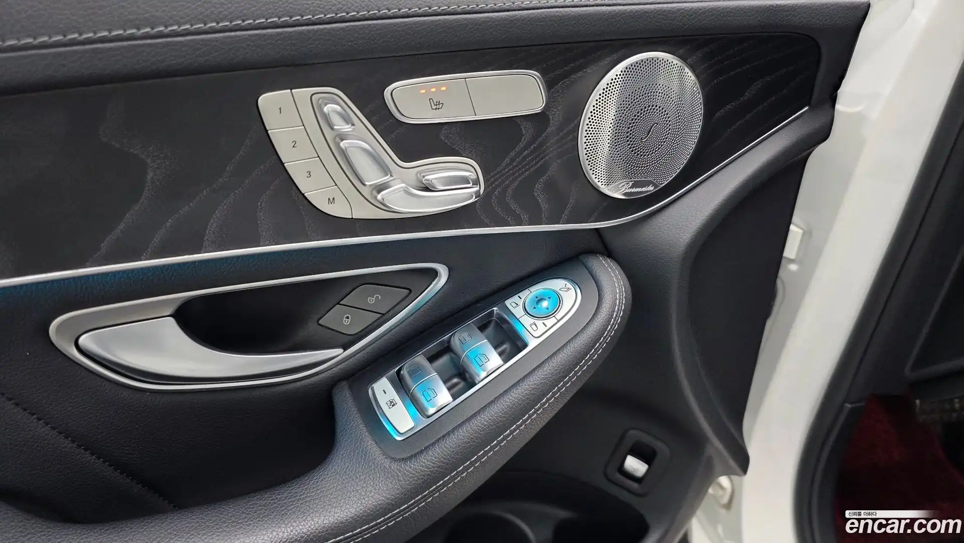 GLC-Class Mercedes-Benz 2017.4-OPTION-043