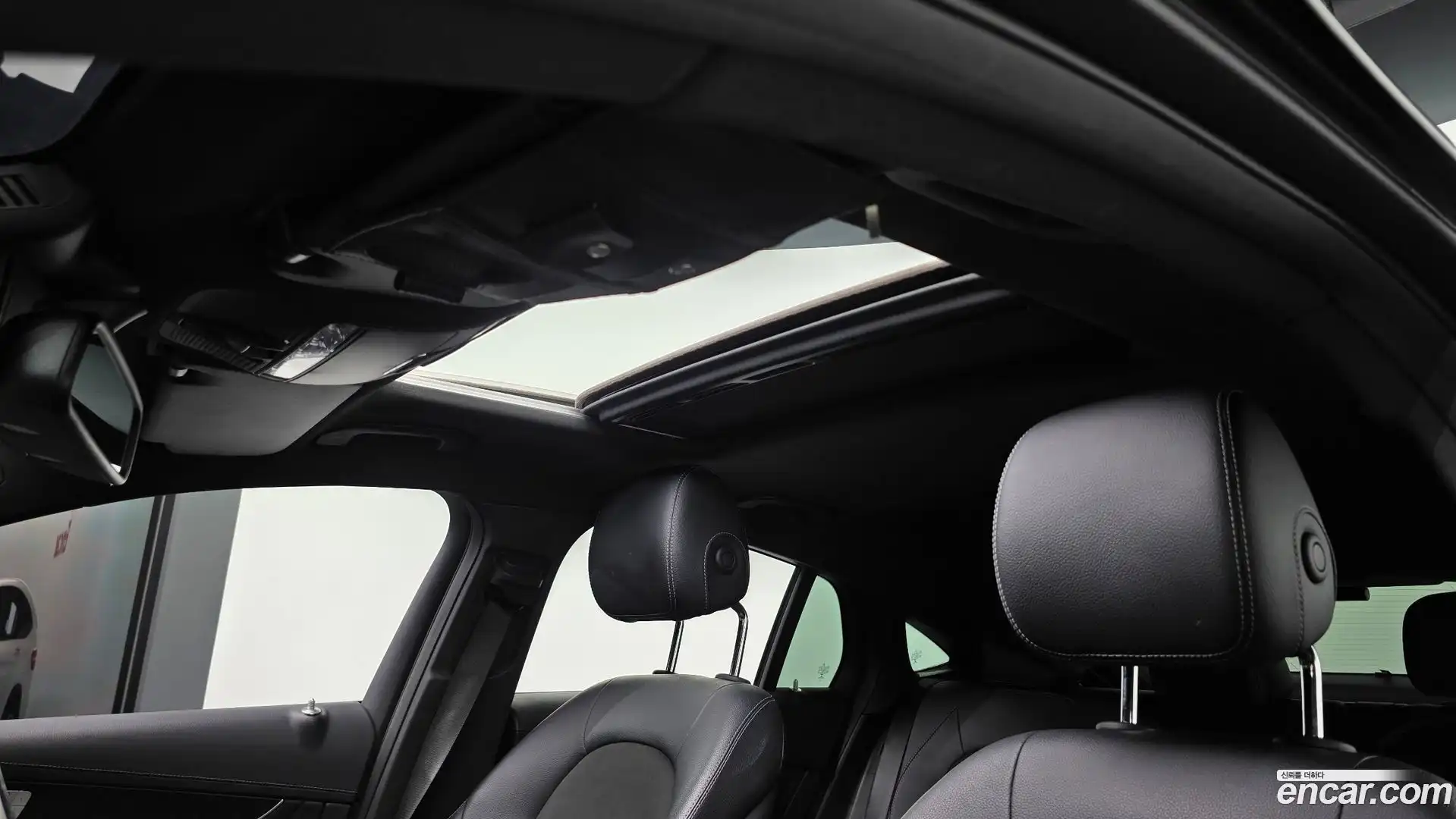 GLC-Class Mercedes-Benz 2017.4-OPTION-045