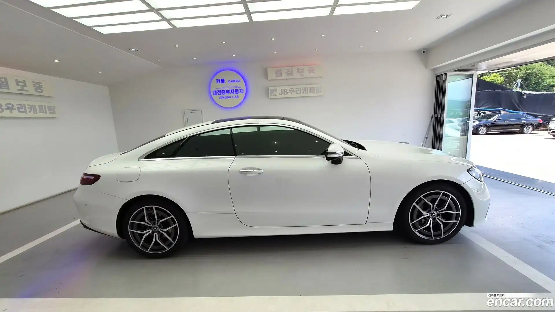 E-Class Mercedes-Benz 2023.4-INNER-007