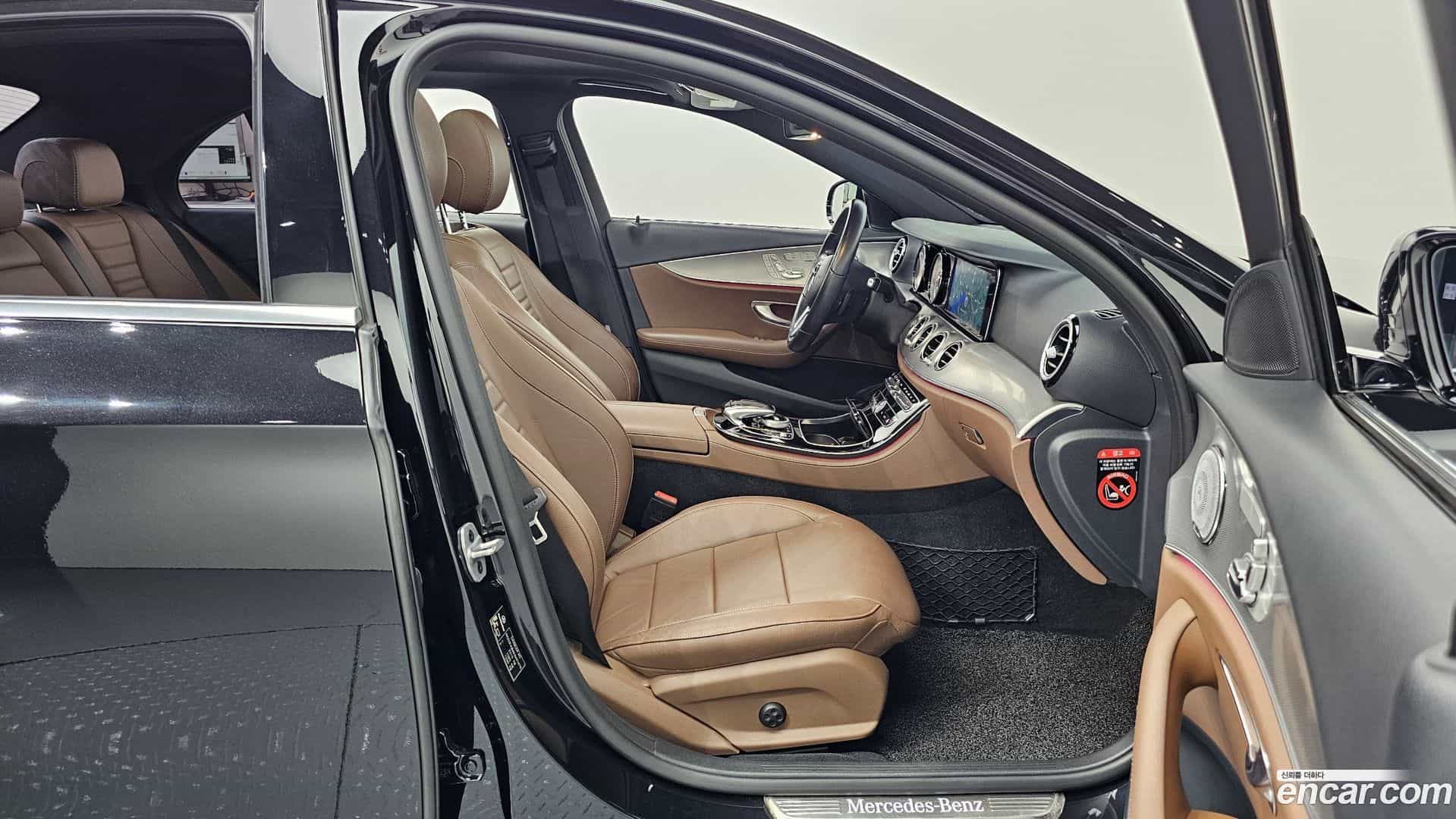 E-Class Mercedes-Benz 2019.7-OPTION-015
