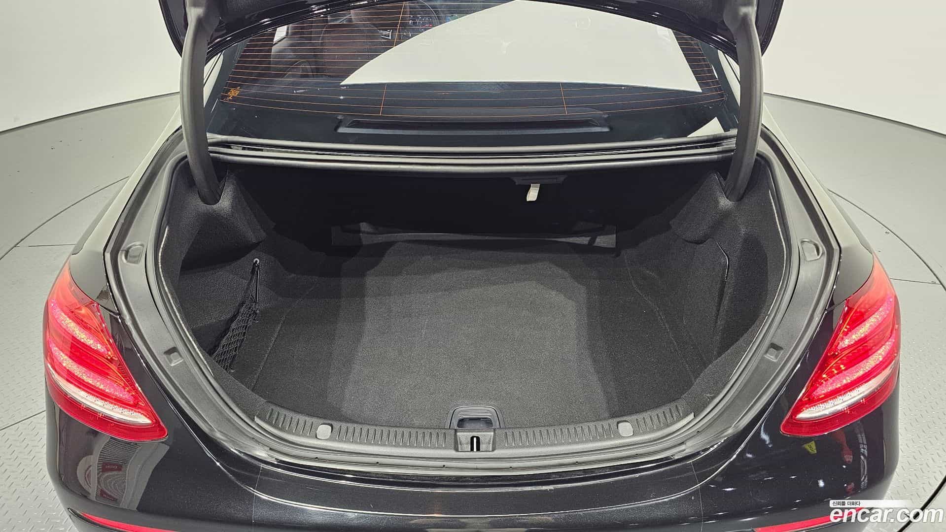 E-Class Mercedes-Benz 2019.7-OPTION-024