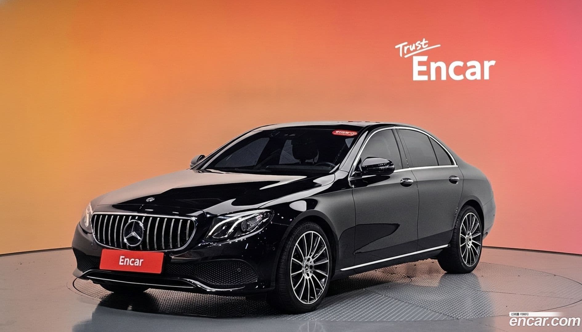 Main__Slider__Photo:E-Class Mercedes-Benz 2019.7-0