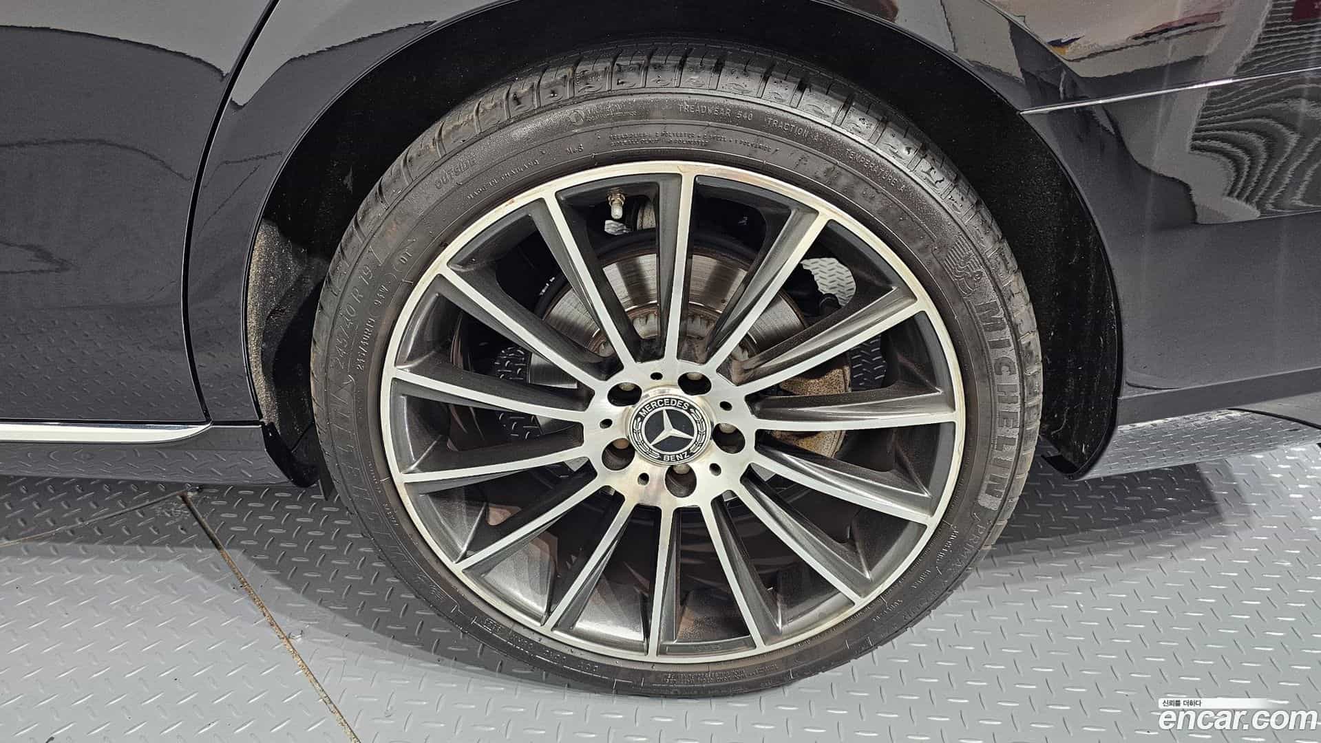 E-Class Mercedes-Benz 2019.7-OUTER-031