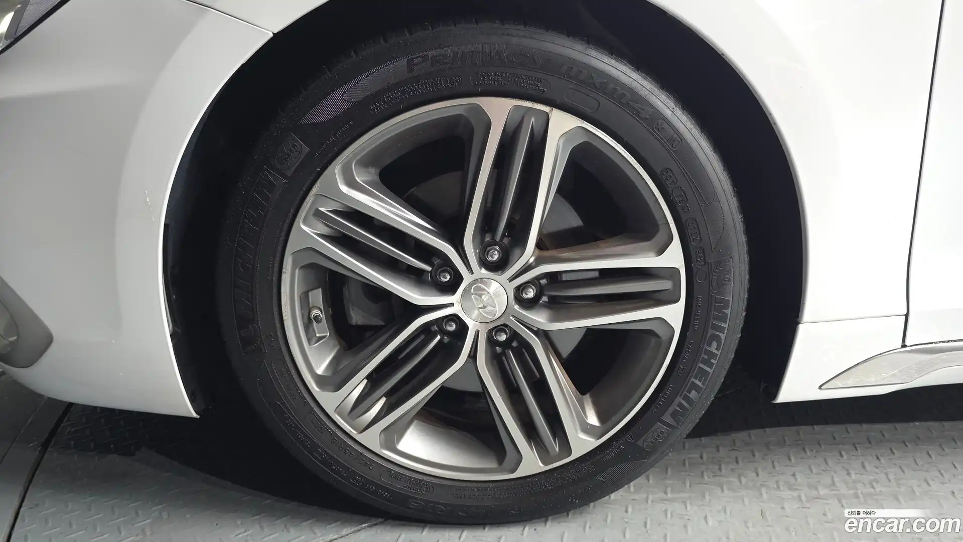 Grandeur Hyundai 2016.11-OUTER-005