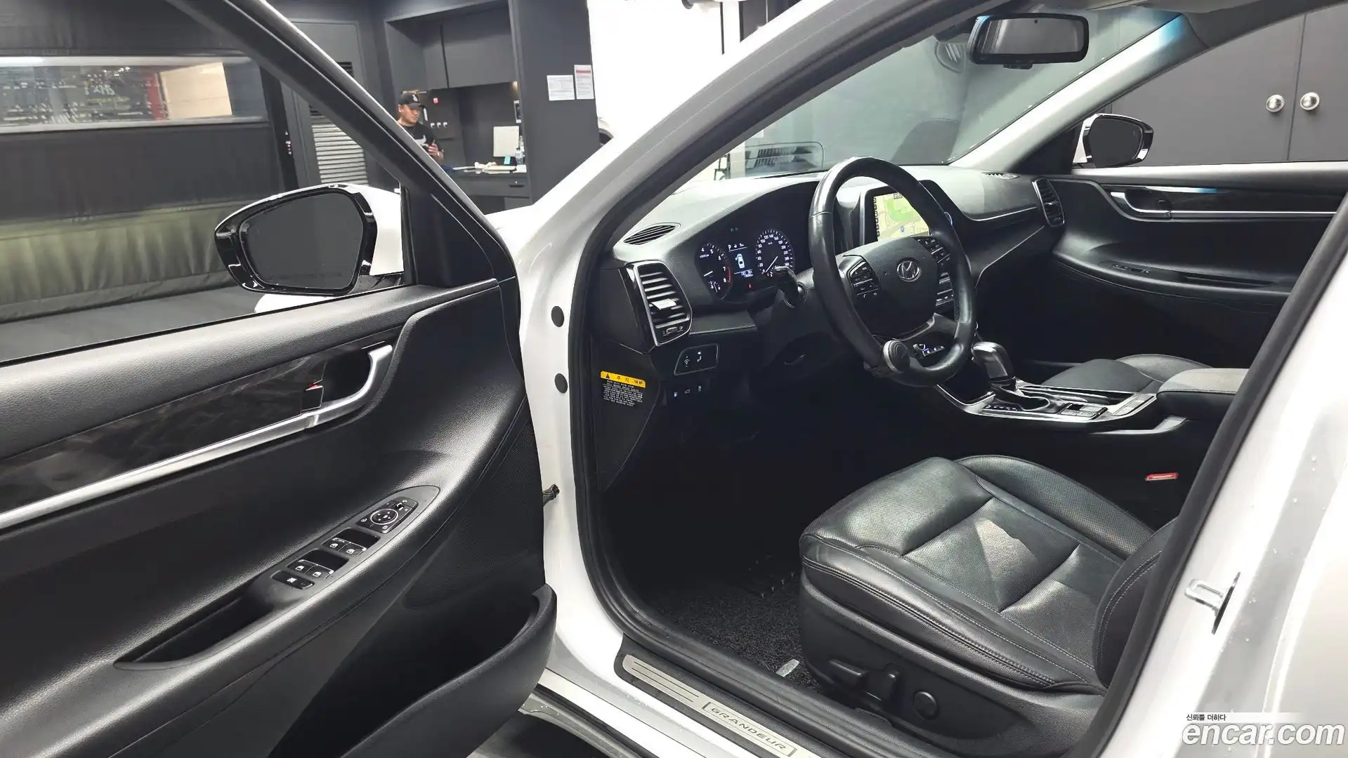 Grandeur Hyundai 2016.11-INNER-010