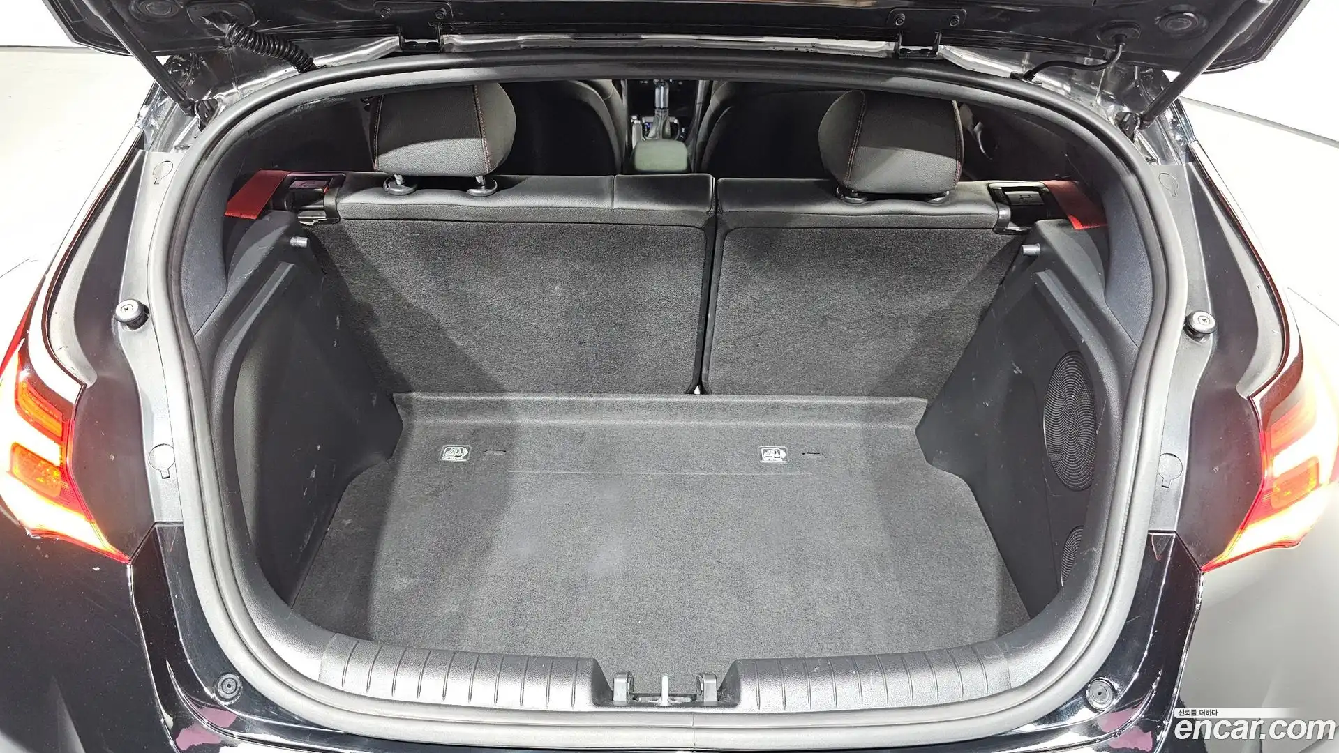 Veloster Hyundai 2018.5-OPTION-020