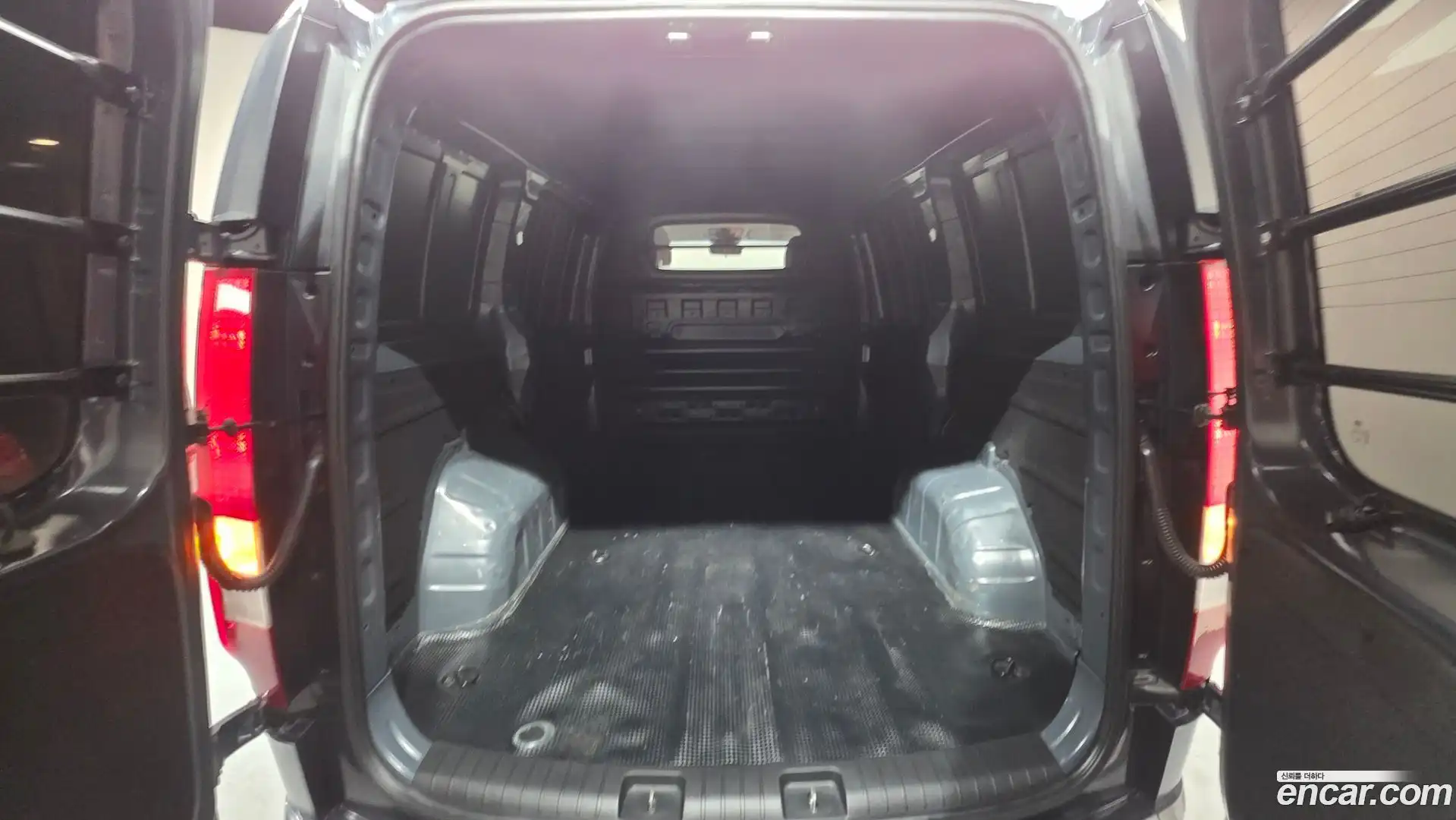 Staria Hyundai 2023.3-OPTION-020