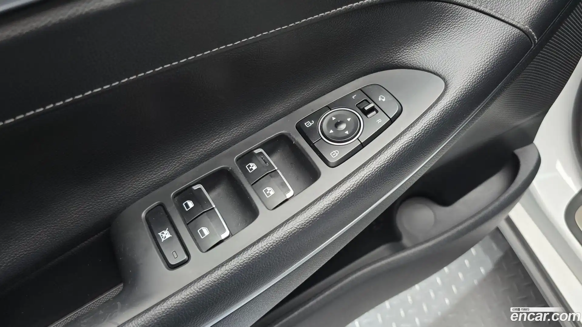 Grandeur Hyundai 2017.3-OPTION-043