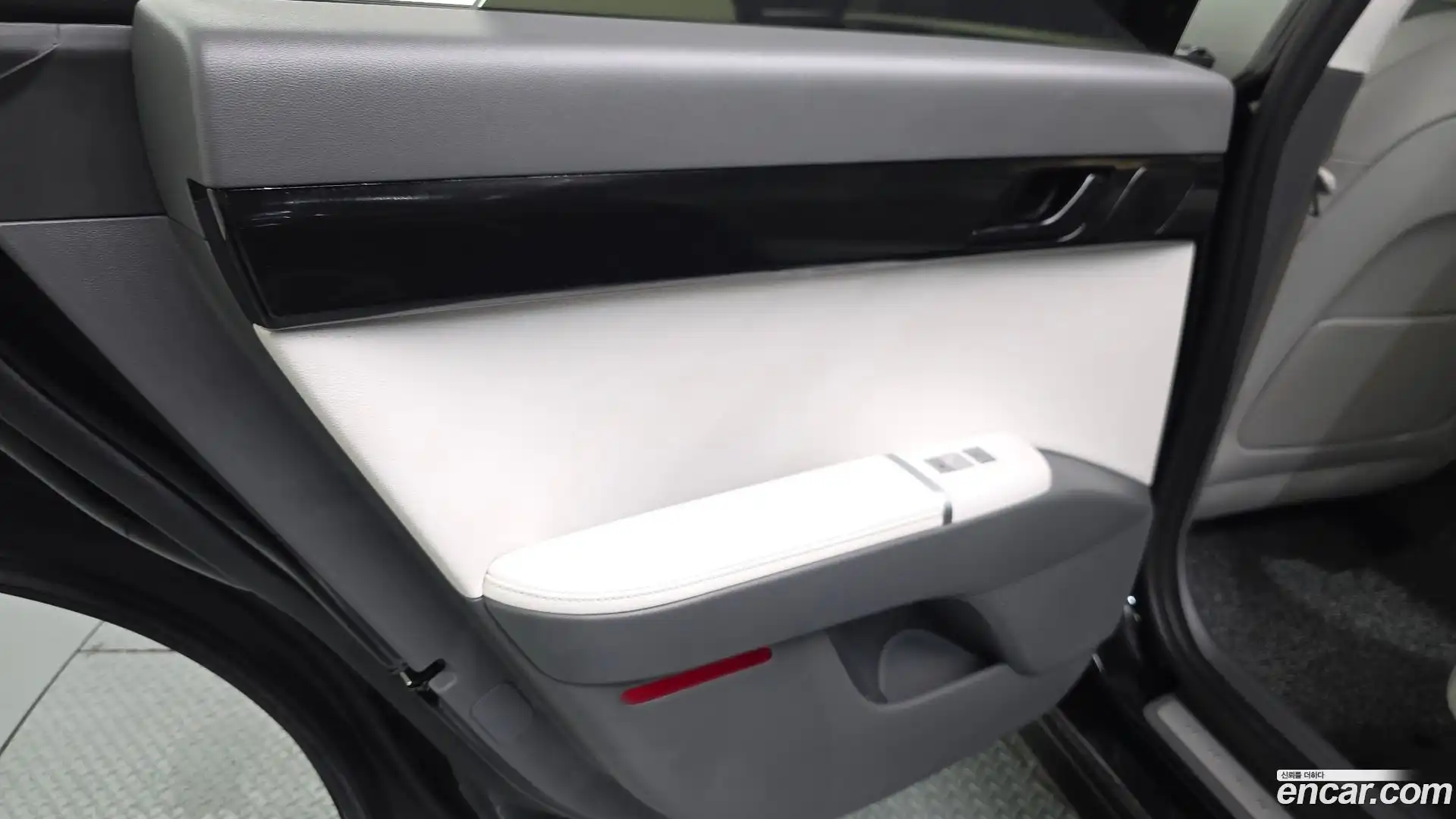 Grandeur Hyundai 2023.3-INNER-035