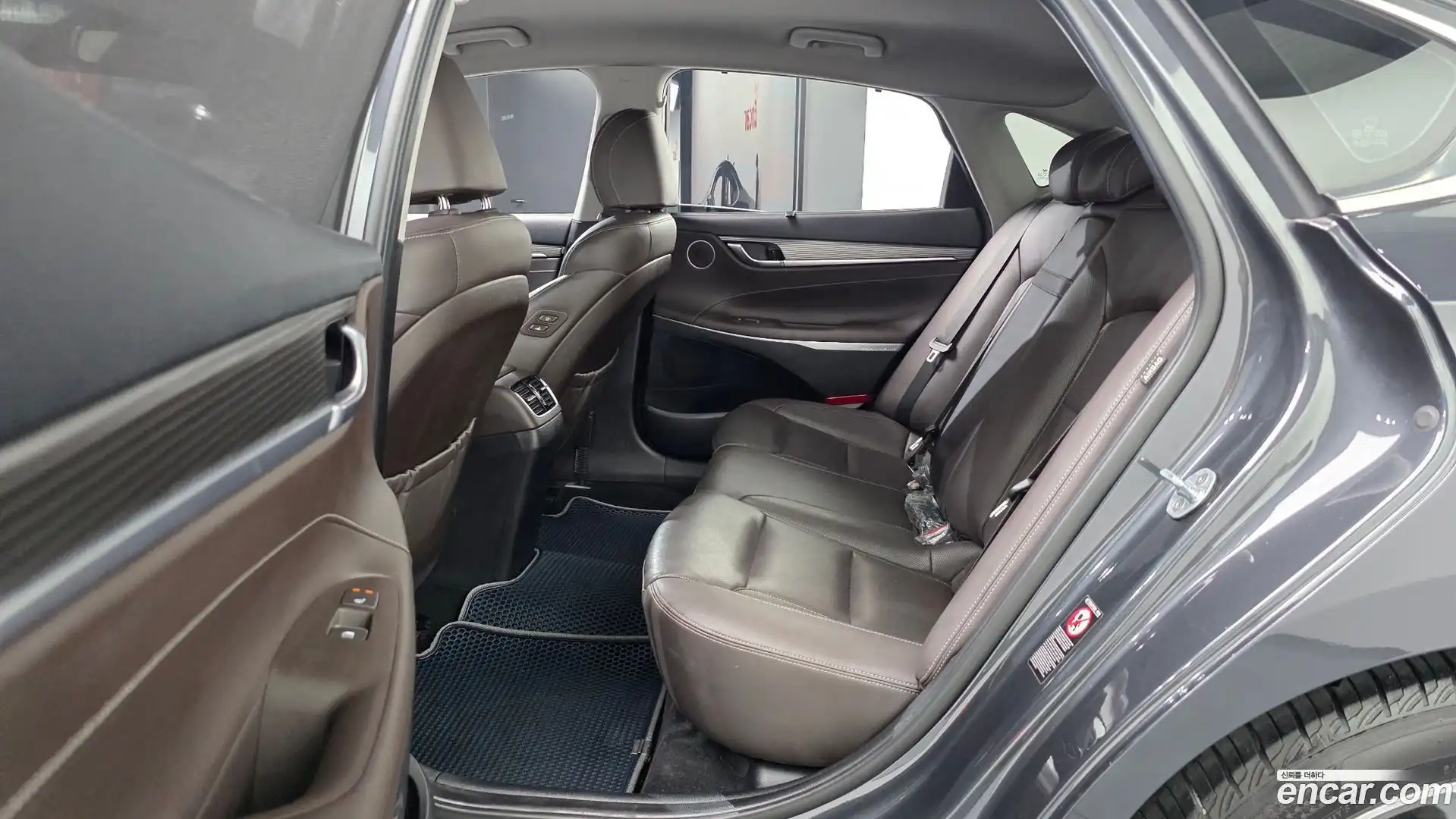 Grandeur Hyundai 2018.4-OPTION-016