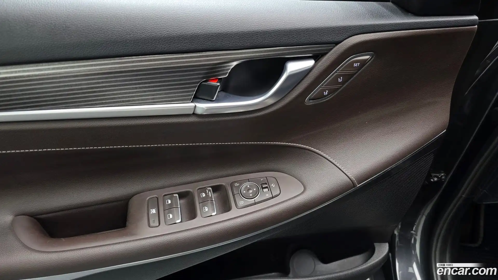 Grandeur Hyundai 2018.4-OPTION-042
