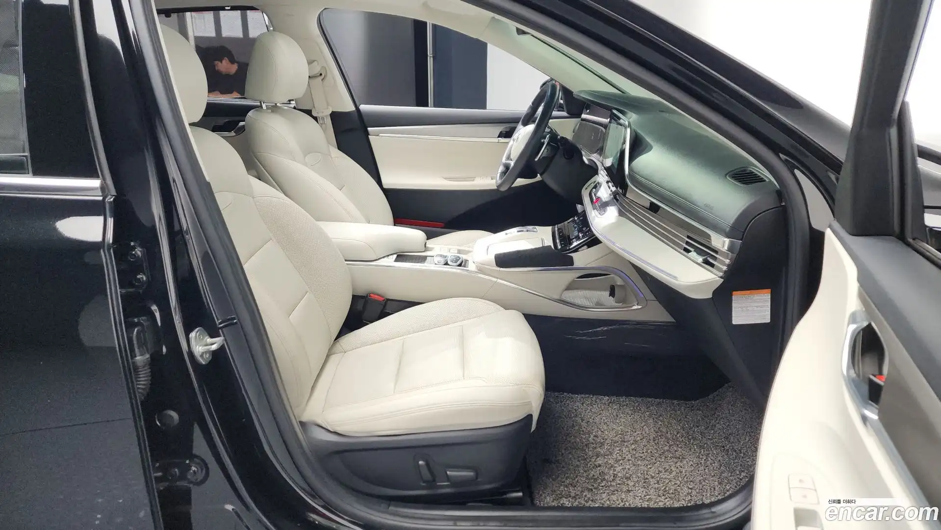 Grandeur Hyundai 2022.5-OPTION-015