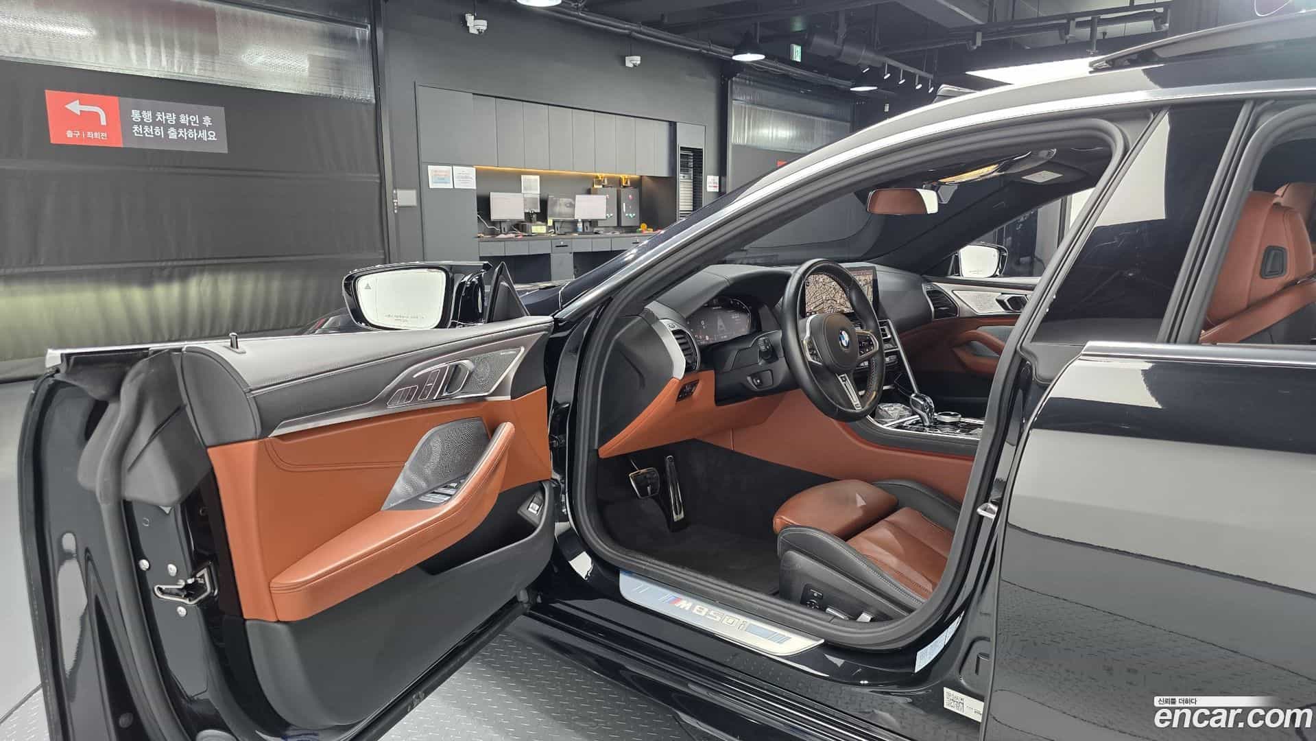 8-Series BMW 2022.10-INNER-010