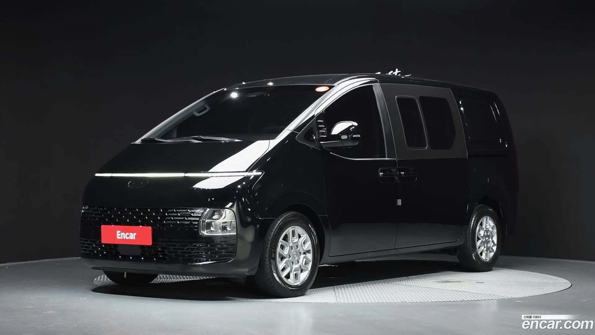 Main__Slider__Photo:Staria Hyundai 2022.5-0
