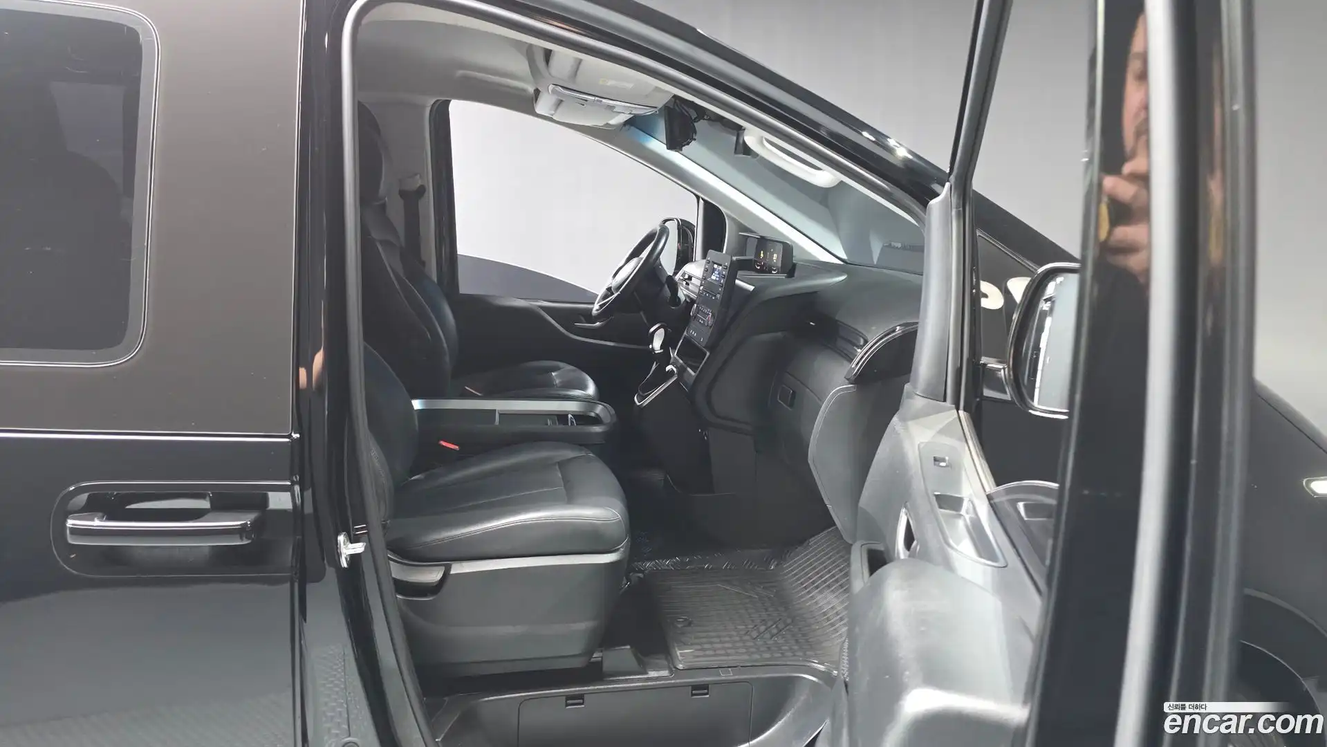 Staria Hyundai 2022.5-OPTION-015