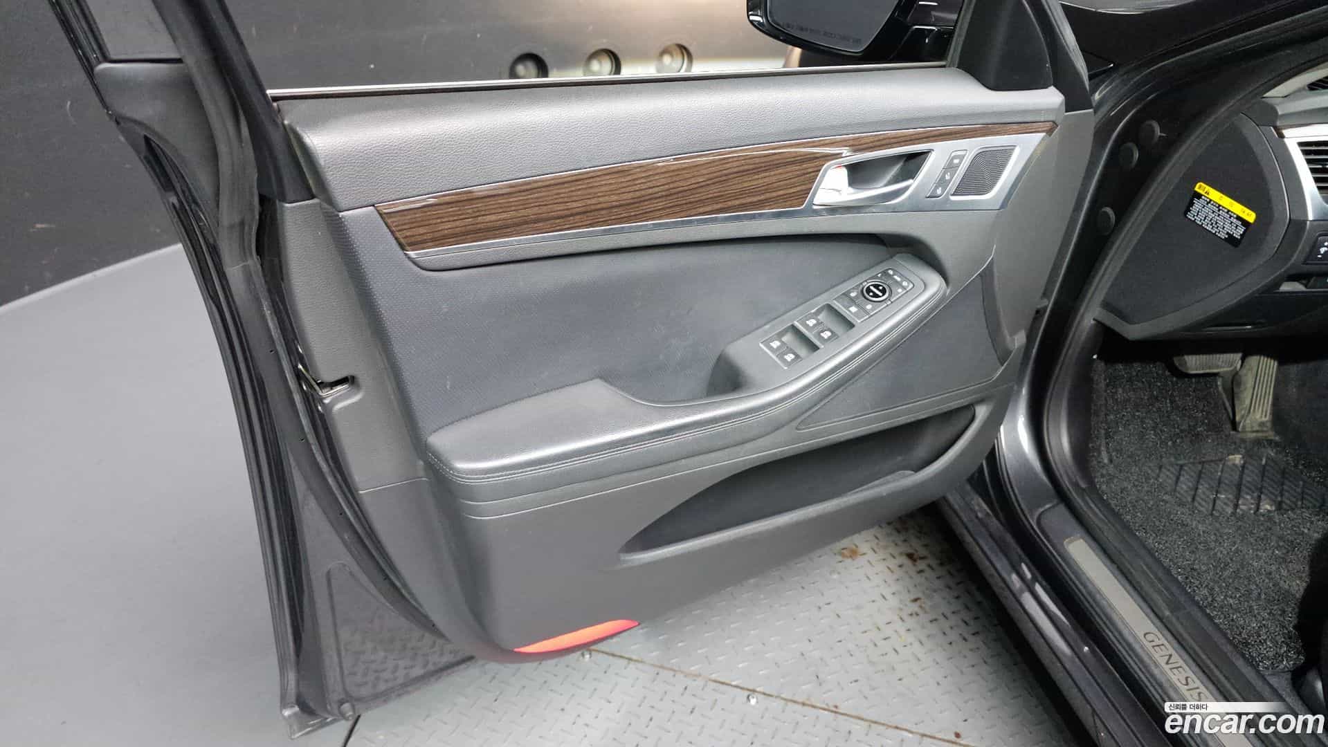 G80 Genesis 2018.8-INNER-034