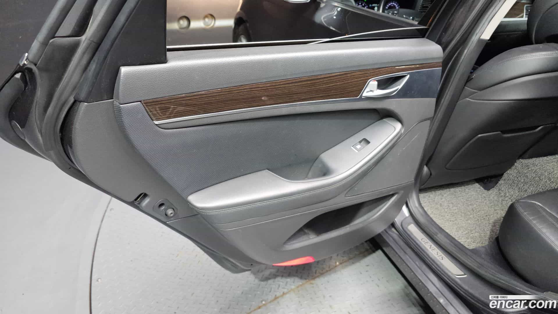 G80 Genesis 2018.8-INNER-035