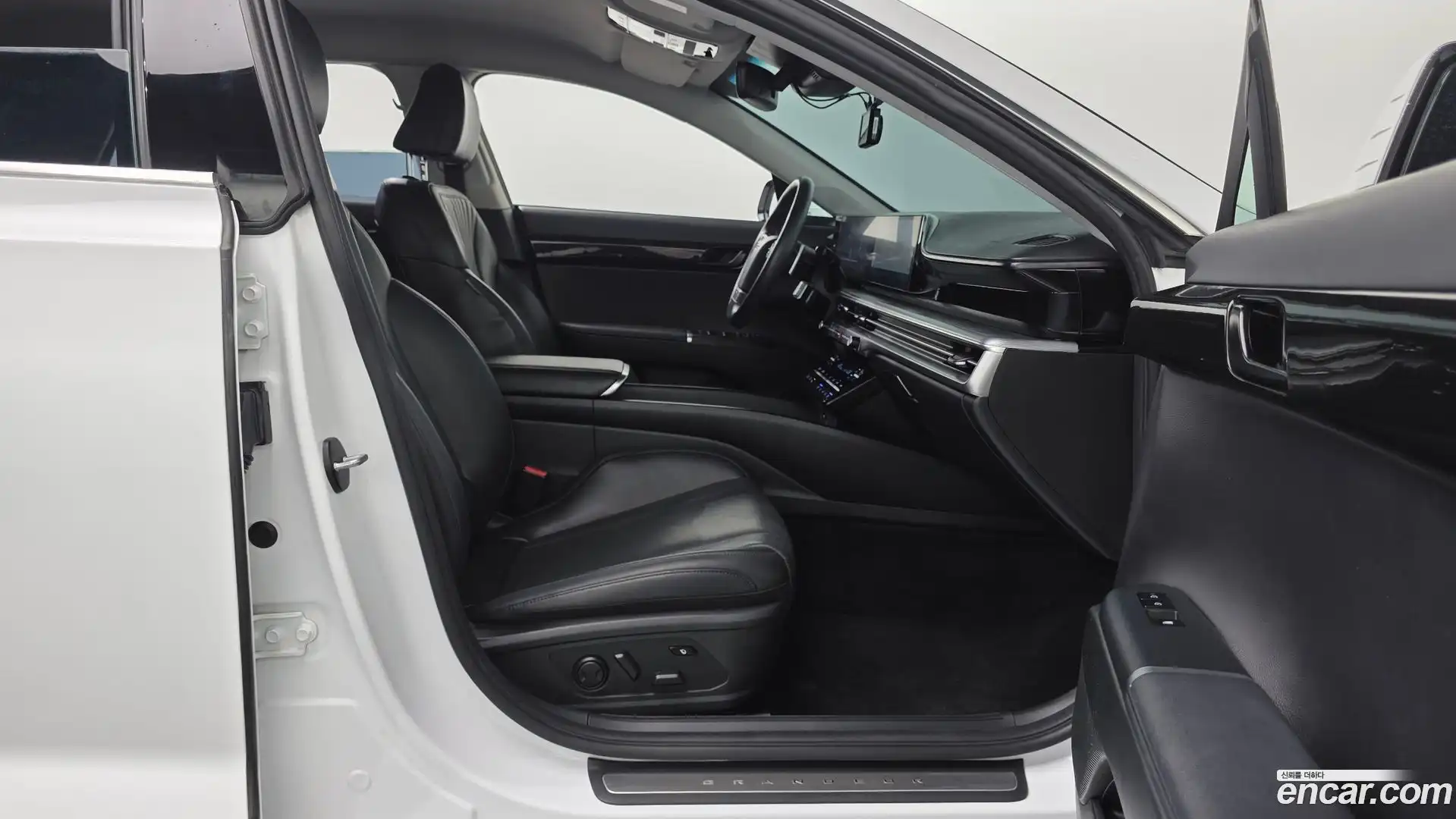 Grandeur Hyundai 2023.3-INNER-036