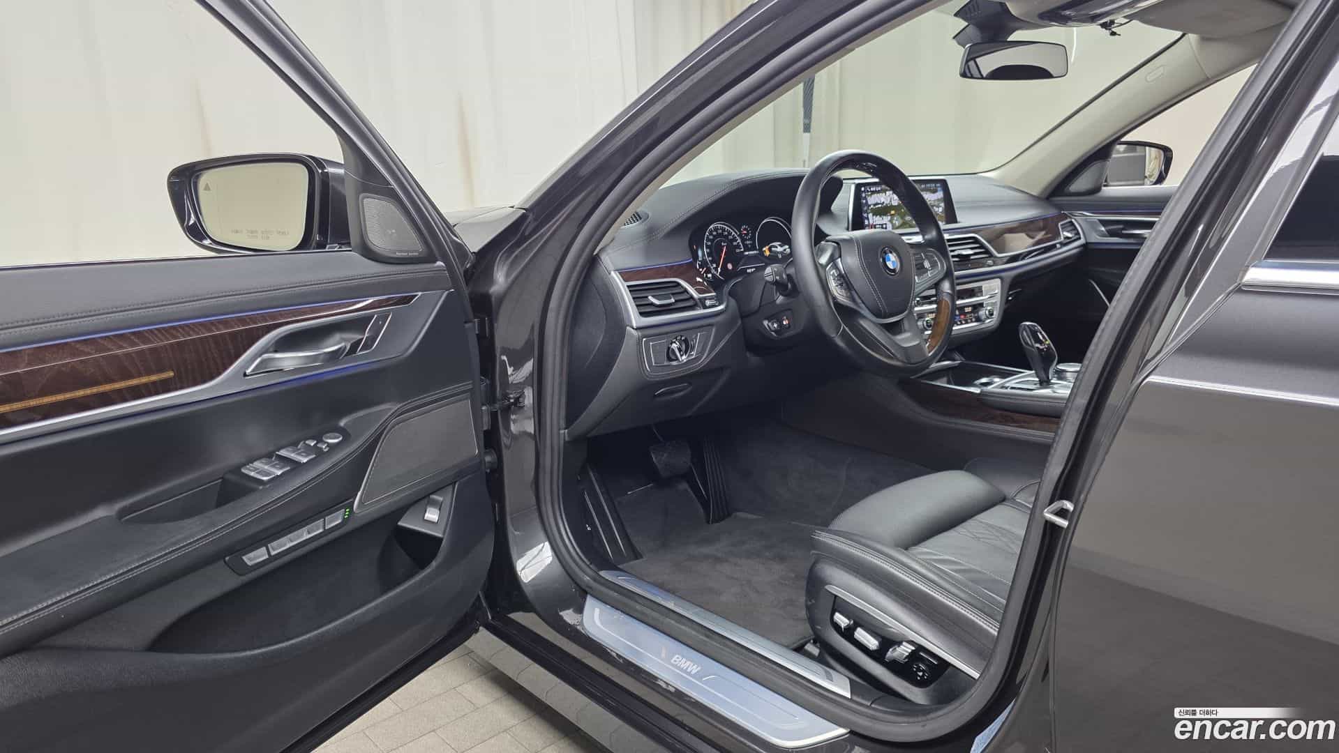 7-Series BMW 2016.6-INNER-010