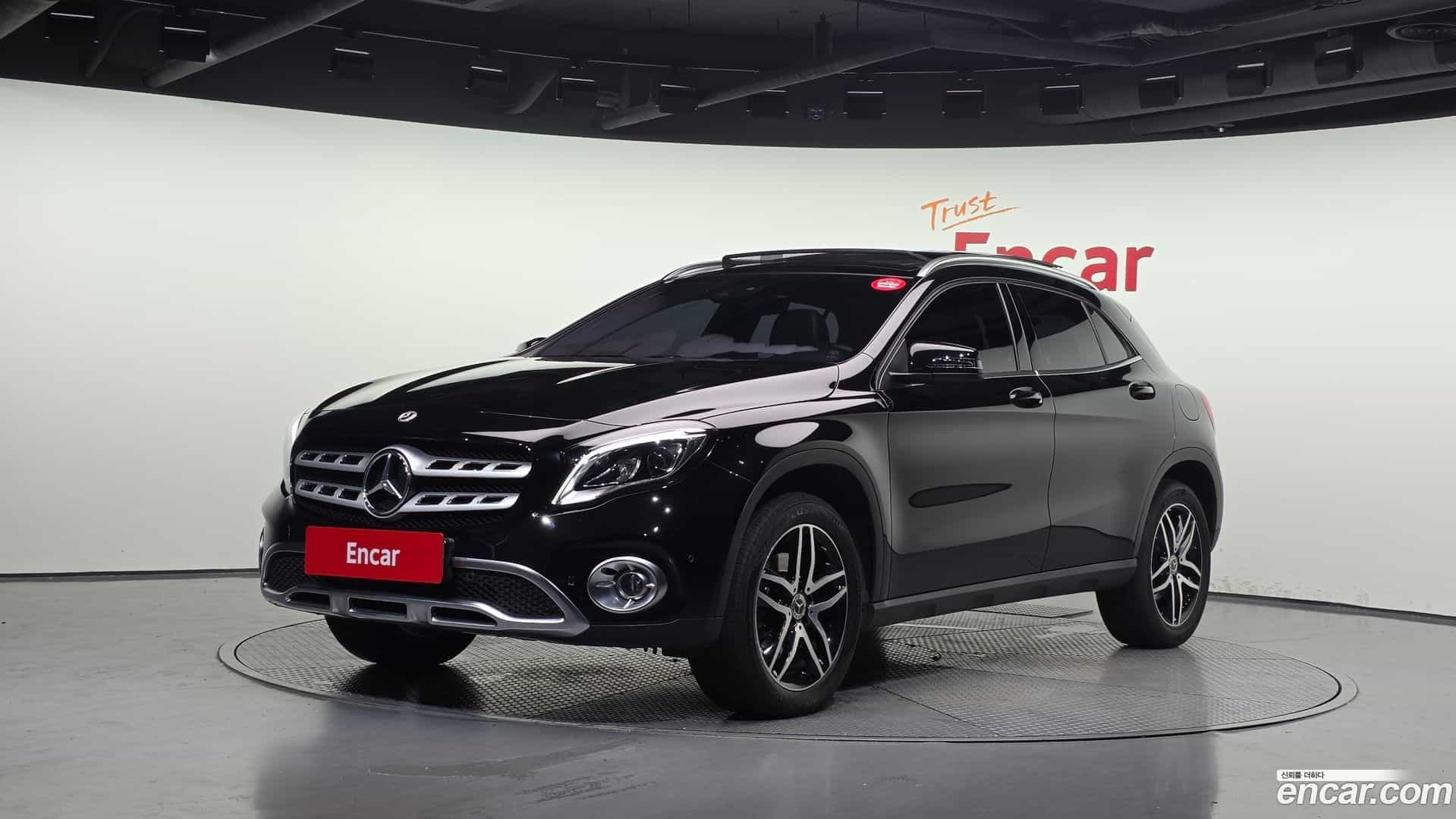 GLA-Class Mercedes-Benz 2018.8-OUTER-001