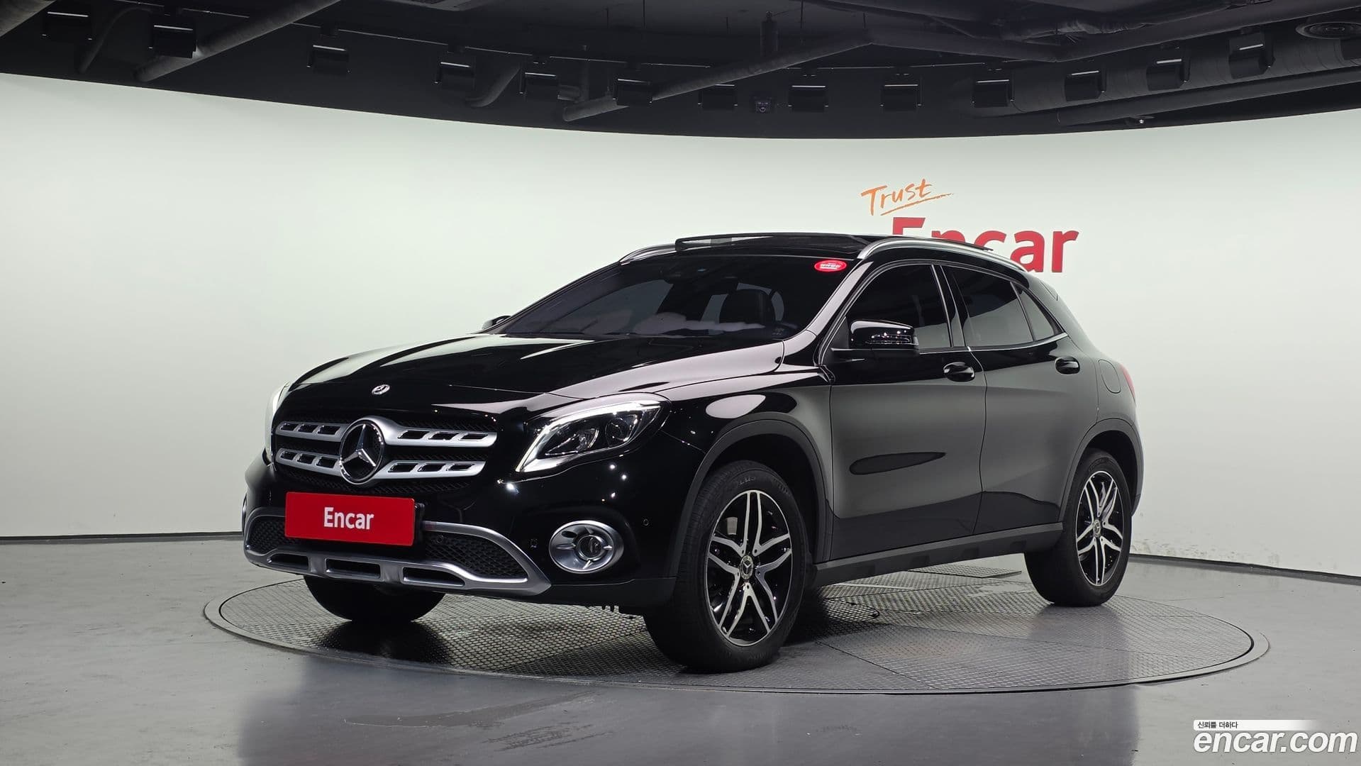 Main__Slider__Photo:GLA-Class Mercedes-Benz 2018.8-0