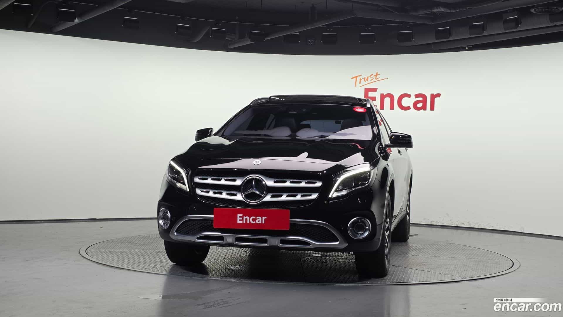 GLA-Class Mercedes-Benz 2018.8-OUTER-003