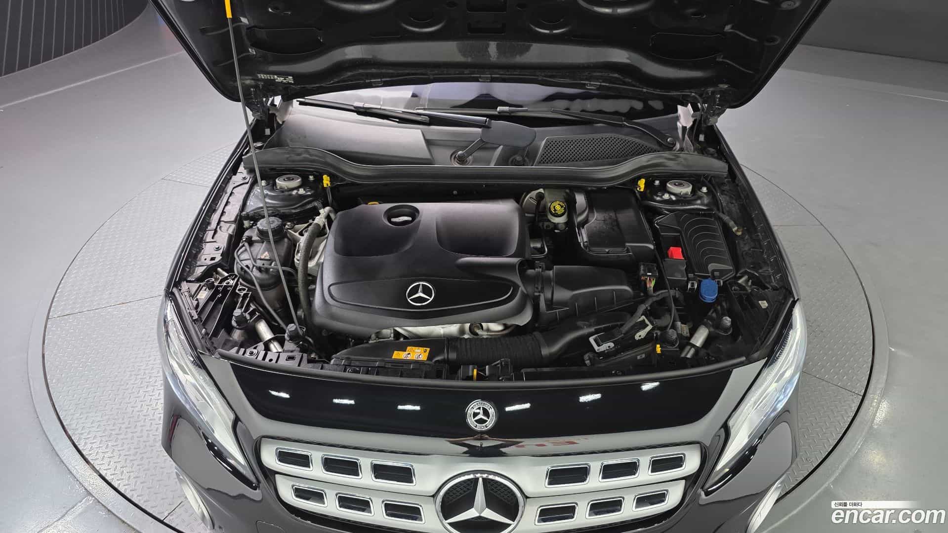 GLA-Class Mercedes-Benz 2018.8-OUTER-006