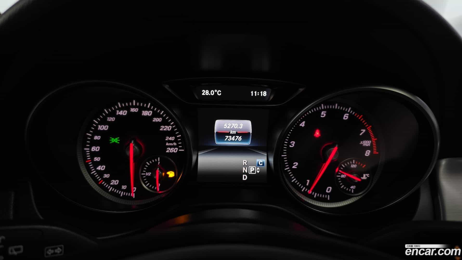 GLA-Class Mercedes-Benz 2018.8-INNER-008