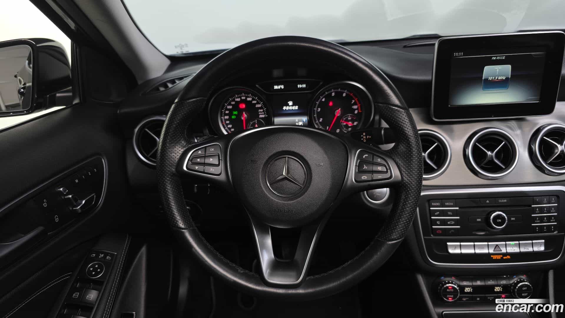 GLA-Class Mercedes-Benz 2018.8-OPTION-017