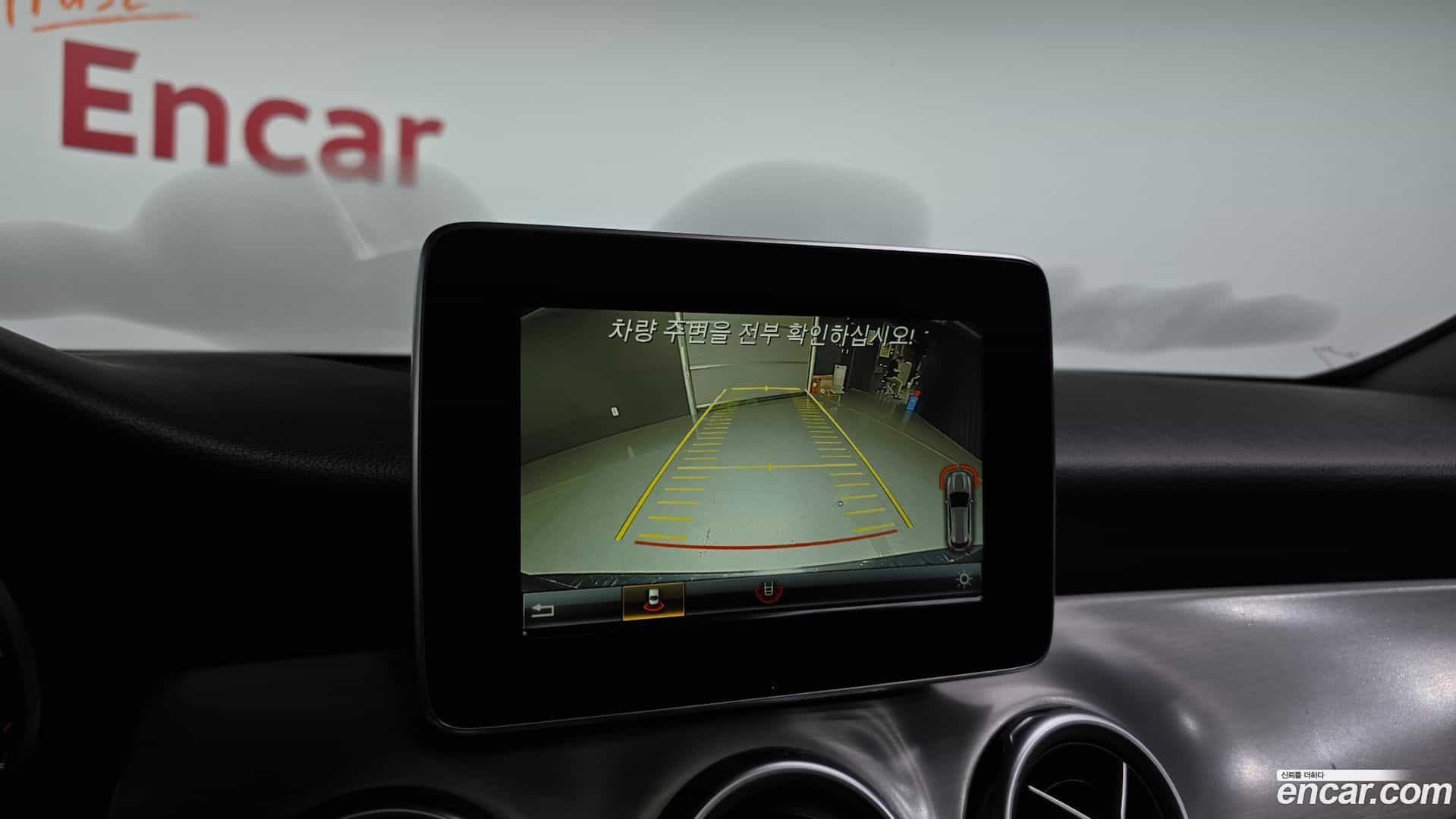 GLA-Class Mercedes-Benz 2018.8-OPTION-018