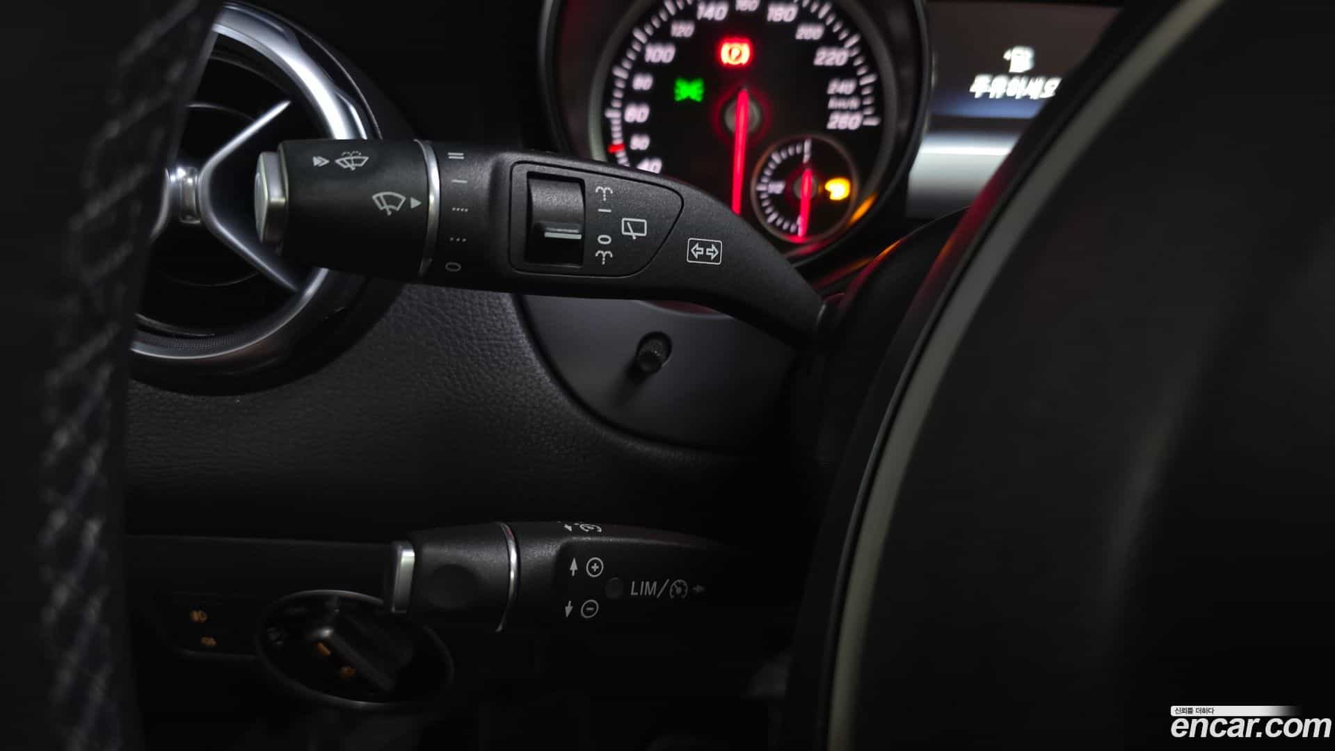 GLA-Class Mercedes-Benz 2018.8-OPTION-021