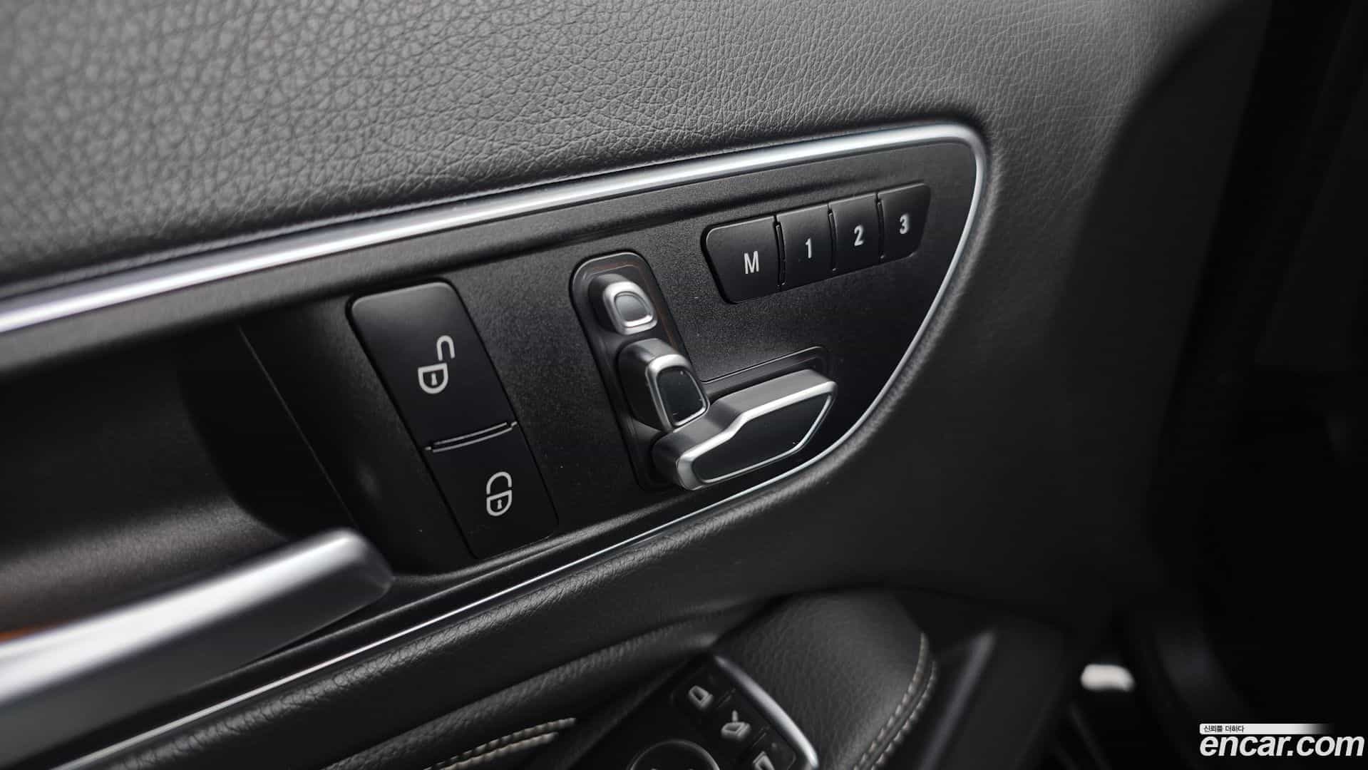 GLA-Class Mercedes-Benz 2018.8-OPTION-022