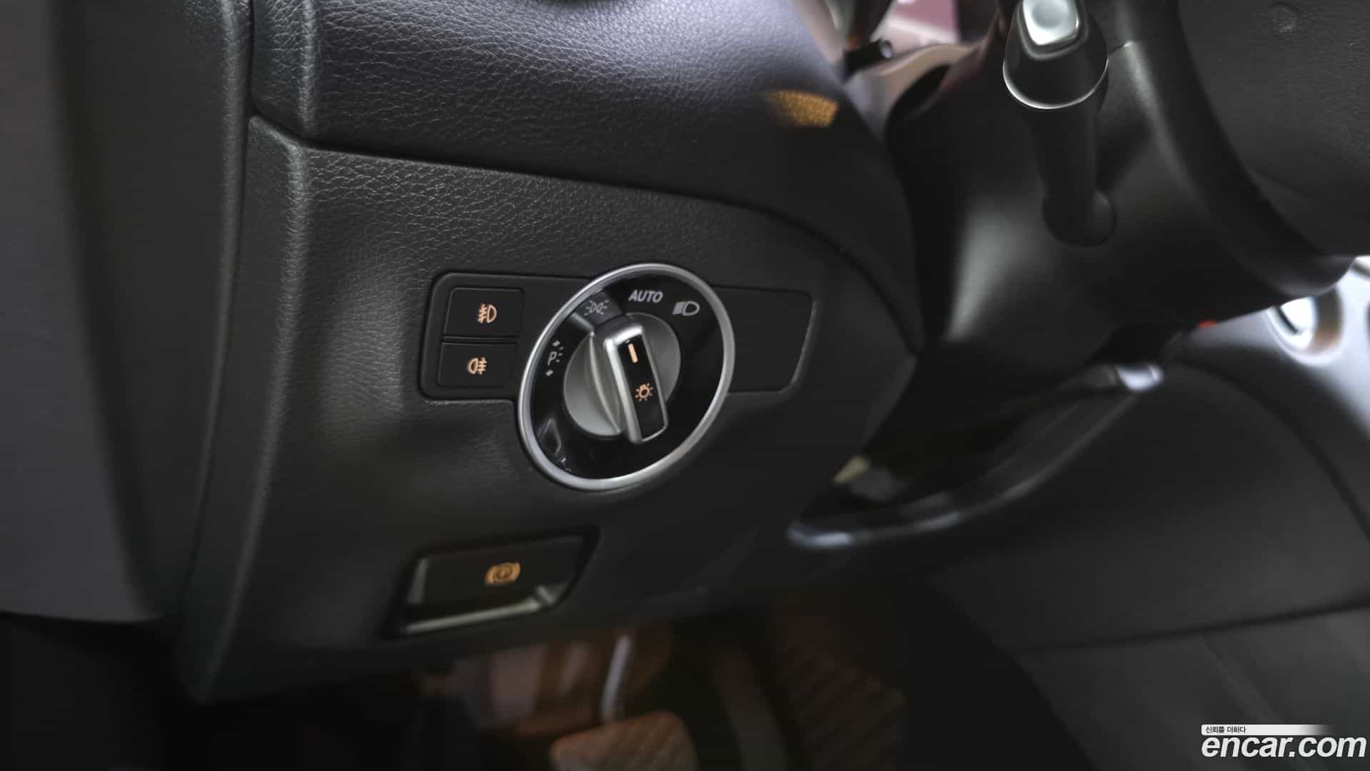 GLA-Class Mercedes-Benz 2018.8-OPTION-041
