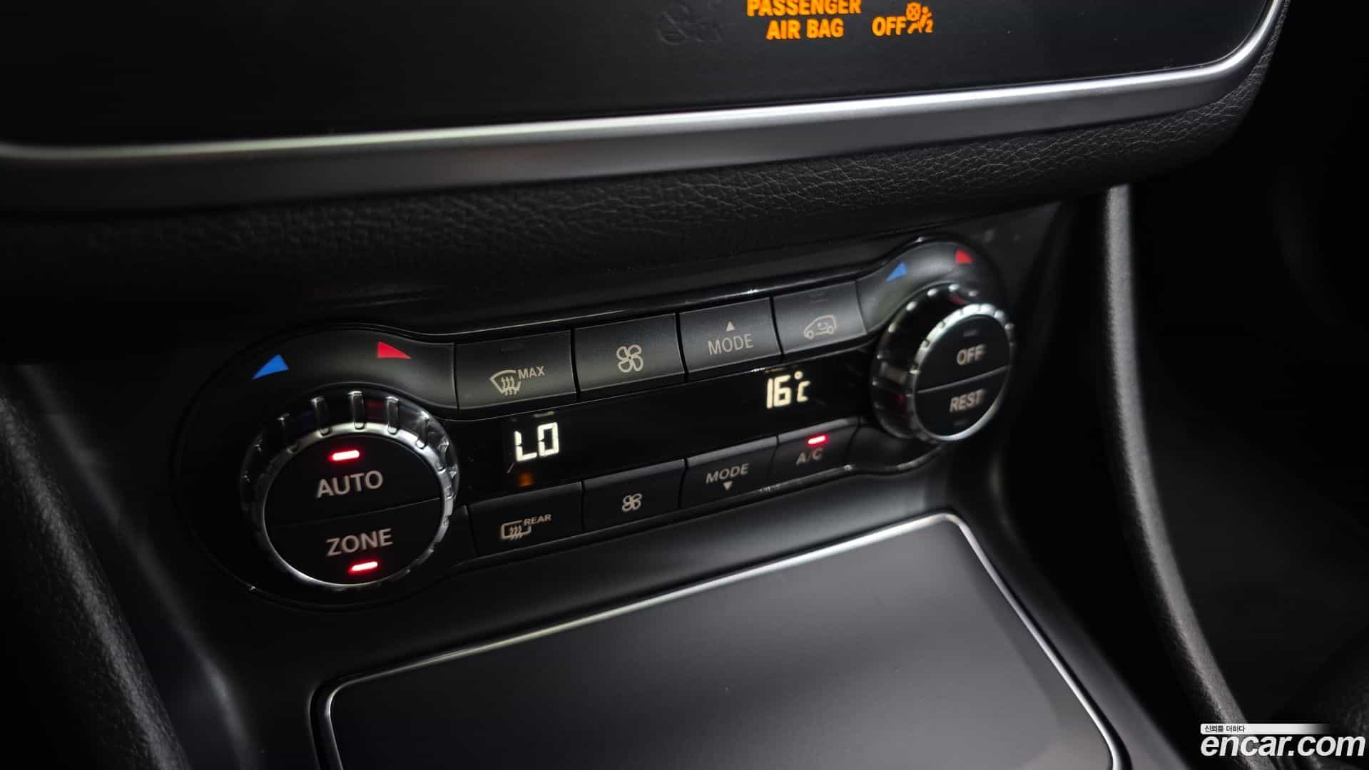 GLA-Class Mercedes-Benz 2018.8-OPTION-044