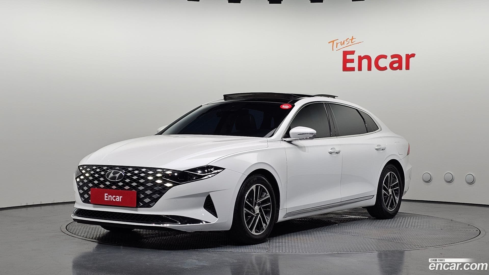 Main__Slider__Photo:Grandeur Hyundai 2020.6-0