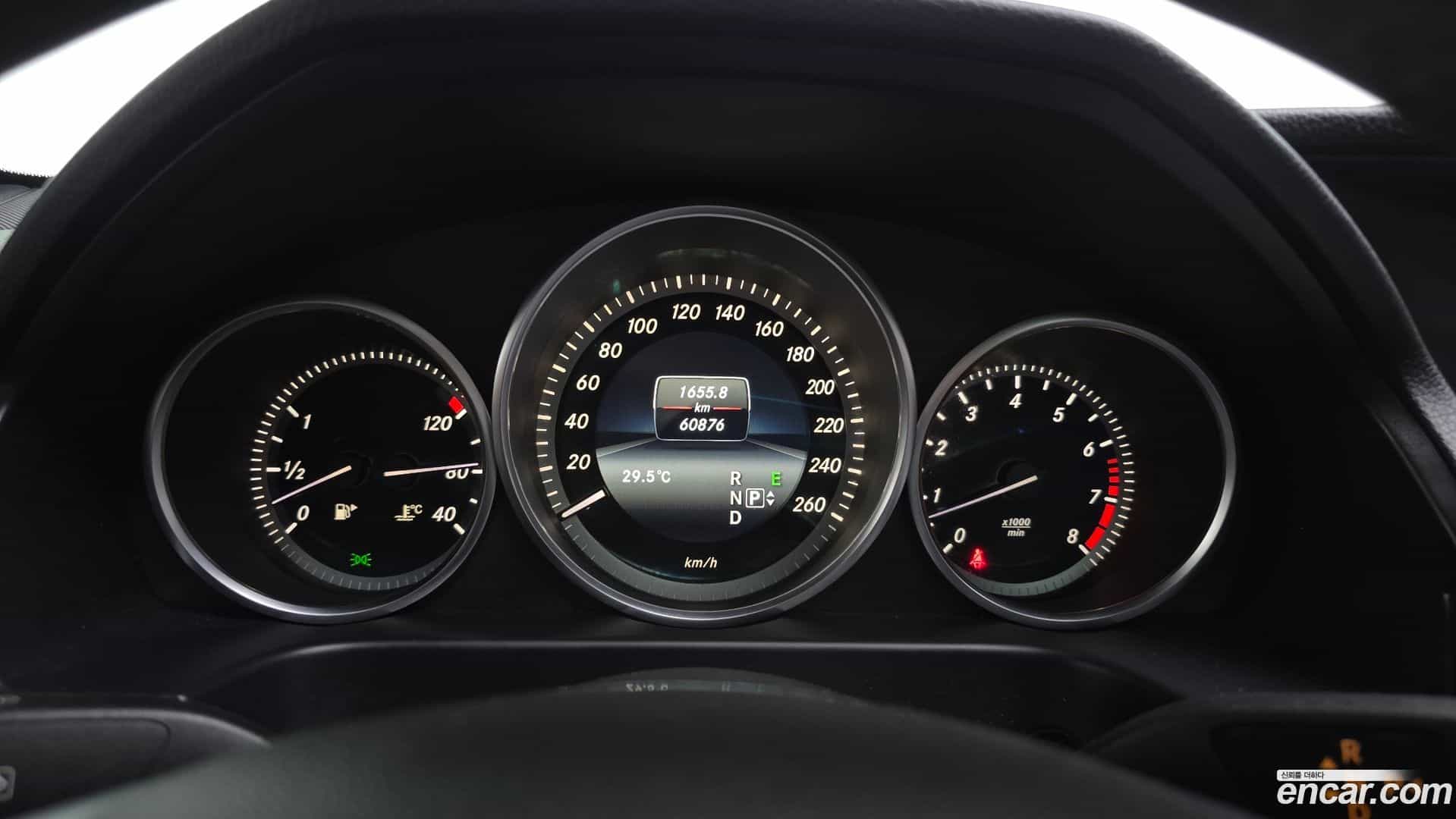 E-Class Mercedes-Benz 2016.0-INNER-008