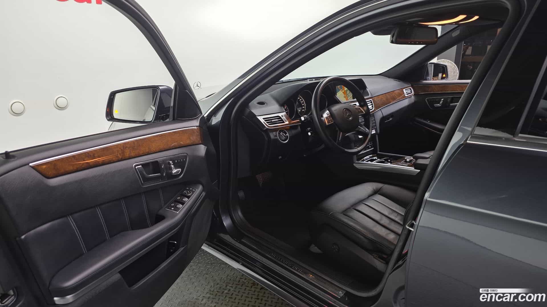 E-Class Mercedes-Benz 2016.0-INNER-010