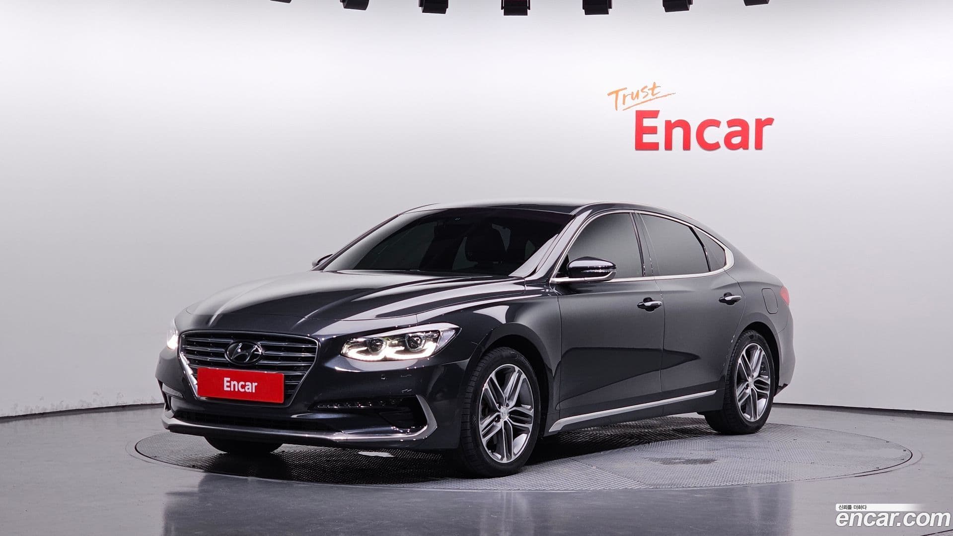 Main__Slider__Photo:Grandeur Hyundai 2018.7-0