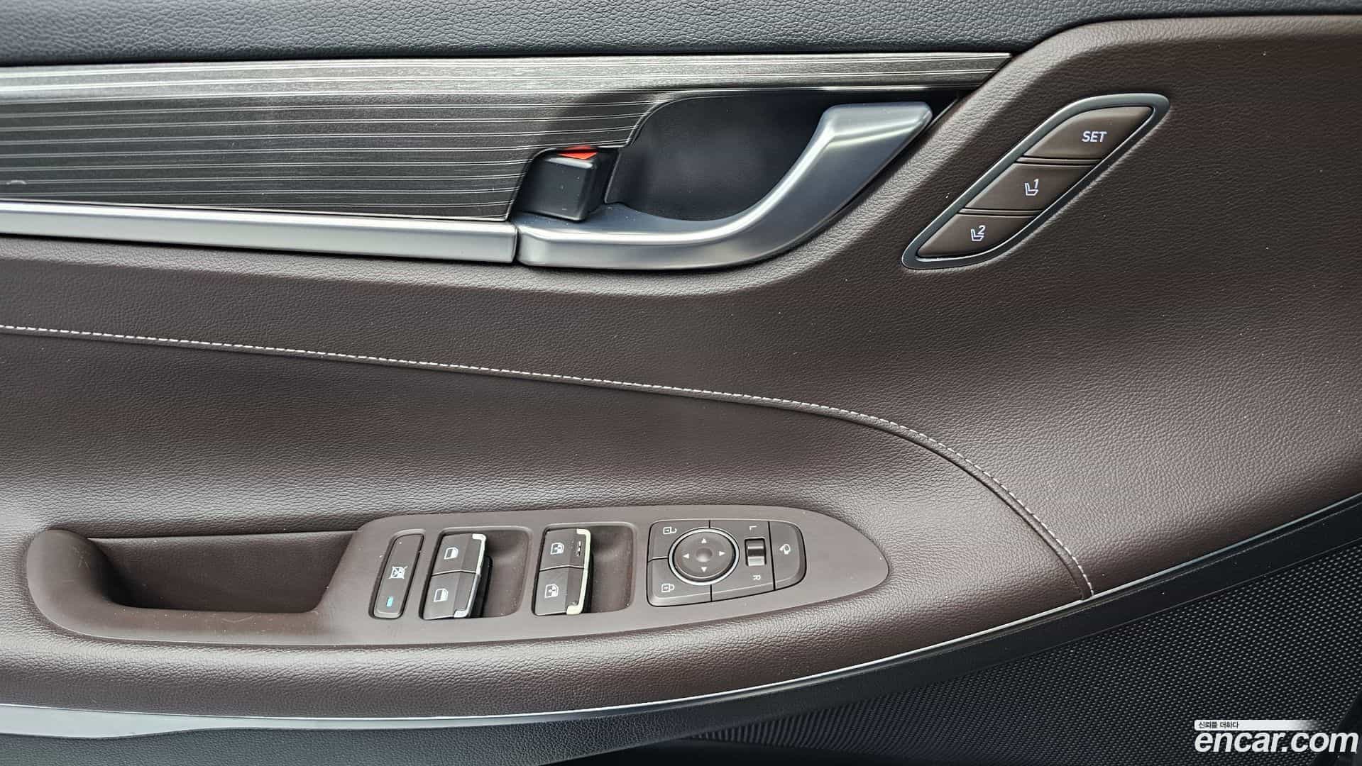 Grandeur Hyundai 2018.7-OPTION-015