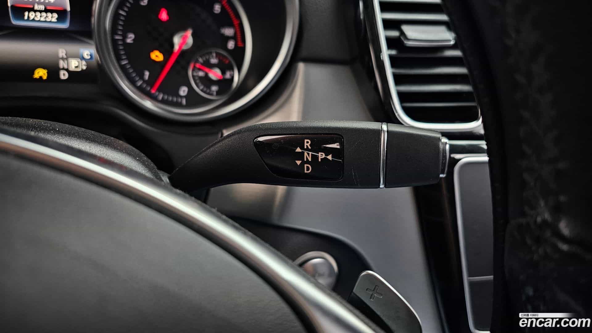 GLE-Class Mercedes-Benz 2017.6-INNER-009