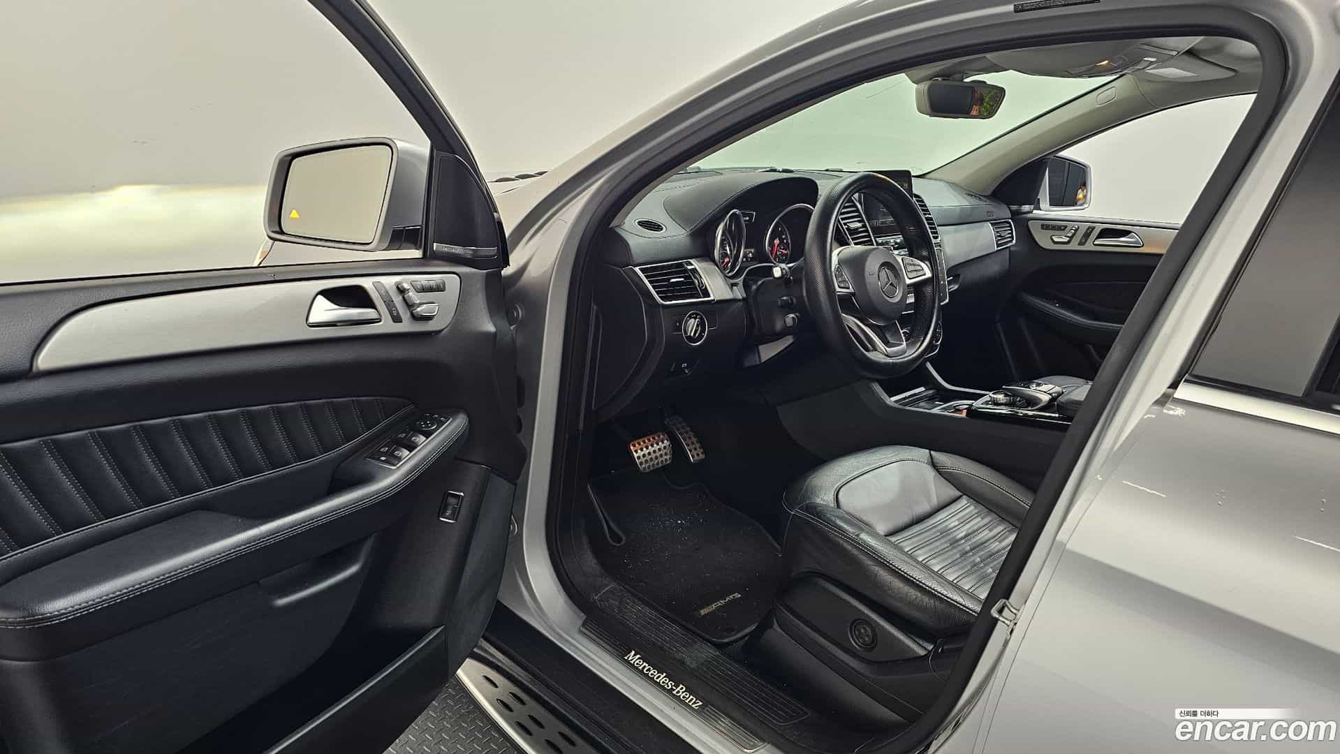GLE-Class Mercedes-Benz 2017.6-INNER-010