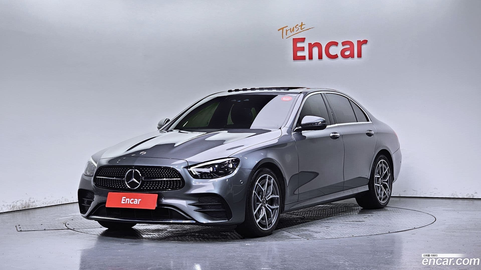 Main__Slider__Photo:E-Class Mercedes-Benz 2021.6-0