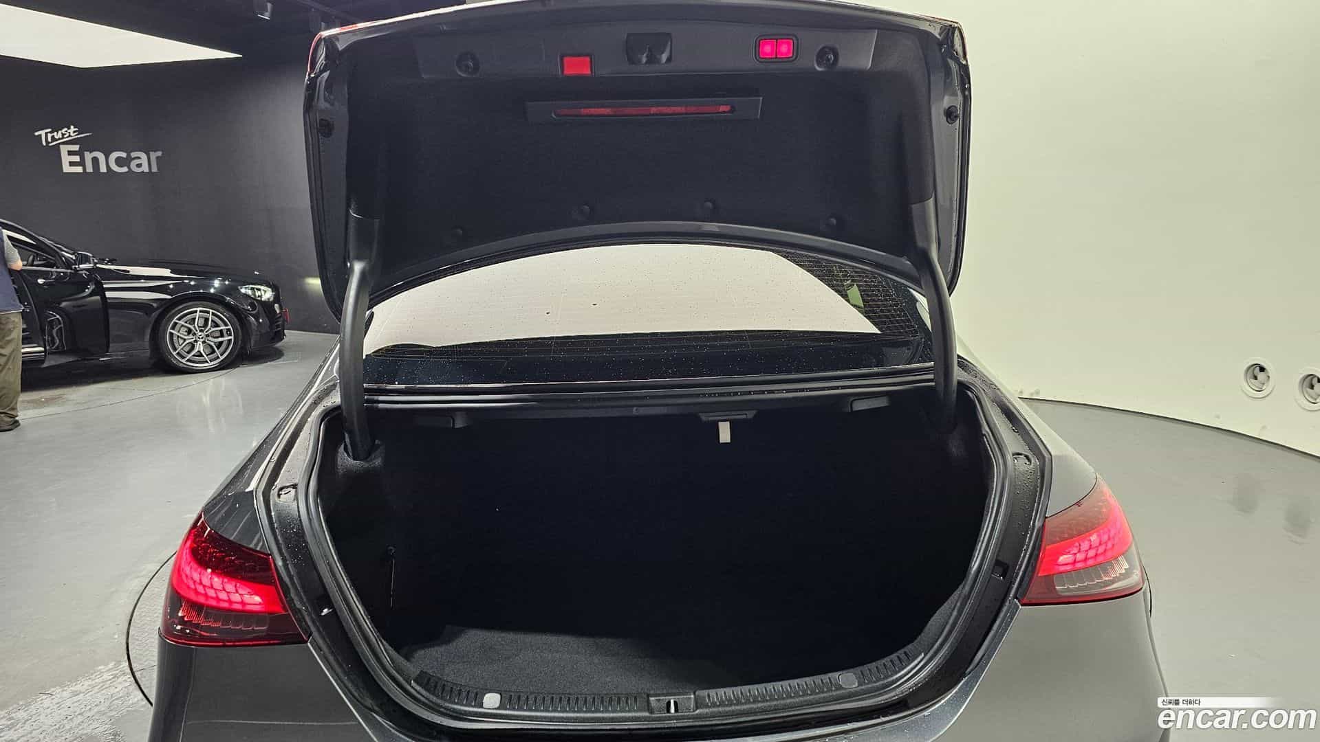 E-Class Mercedes-Benz 2021.6-OPTION-024