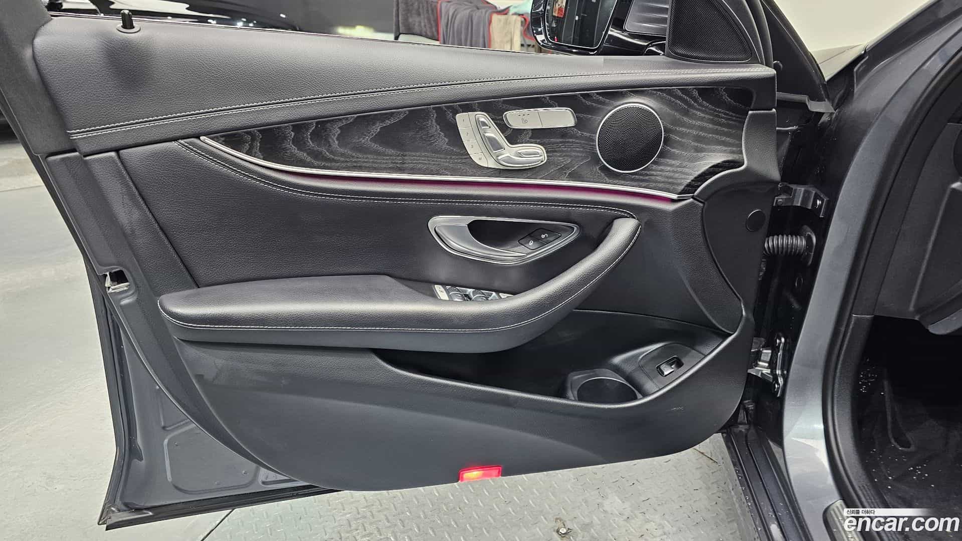 E-Class Mercedes-Benz 2021.6-INNER-034