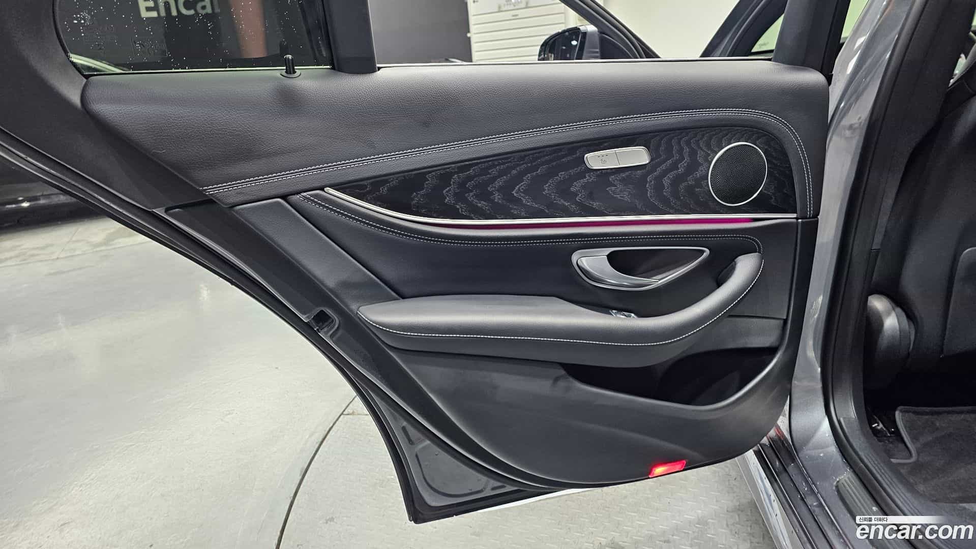 E-Class Mercedes-Benz 2021.6-INNER-035